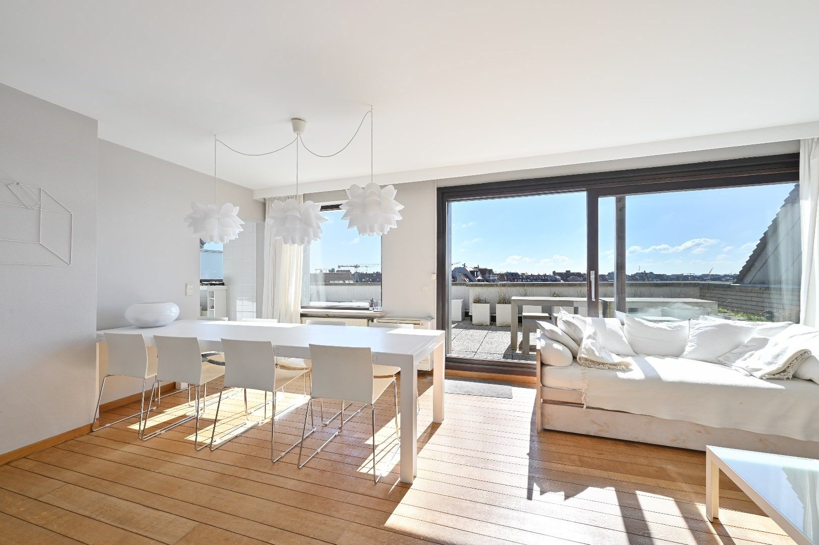 Ongemeubelde penthouse met groot zonneterras met panoramisch zicht over de villa's.  foto 3