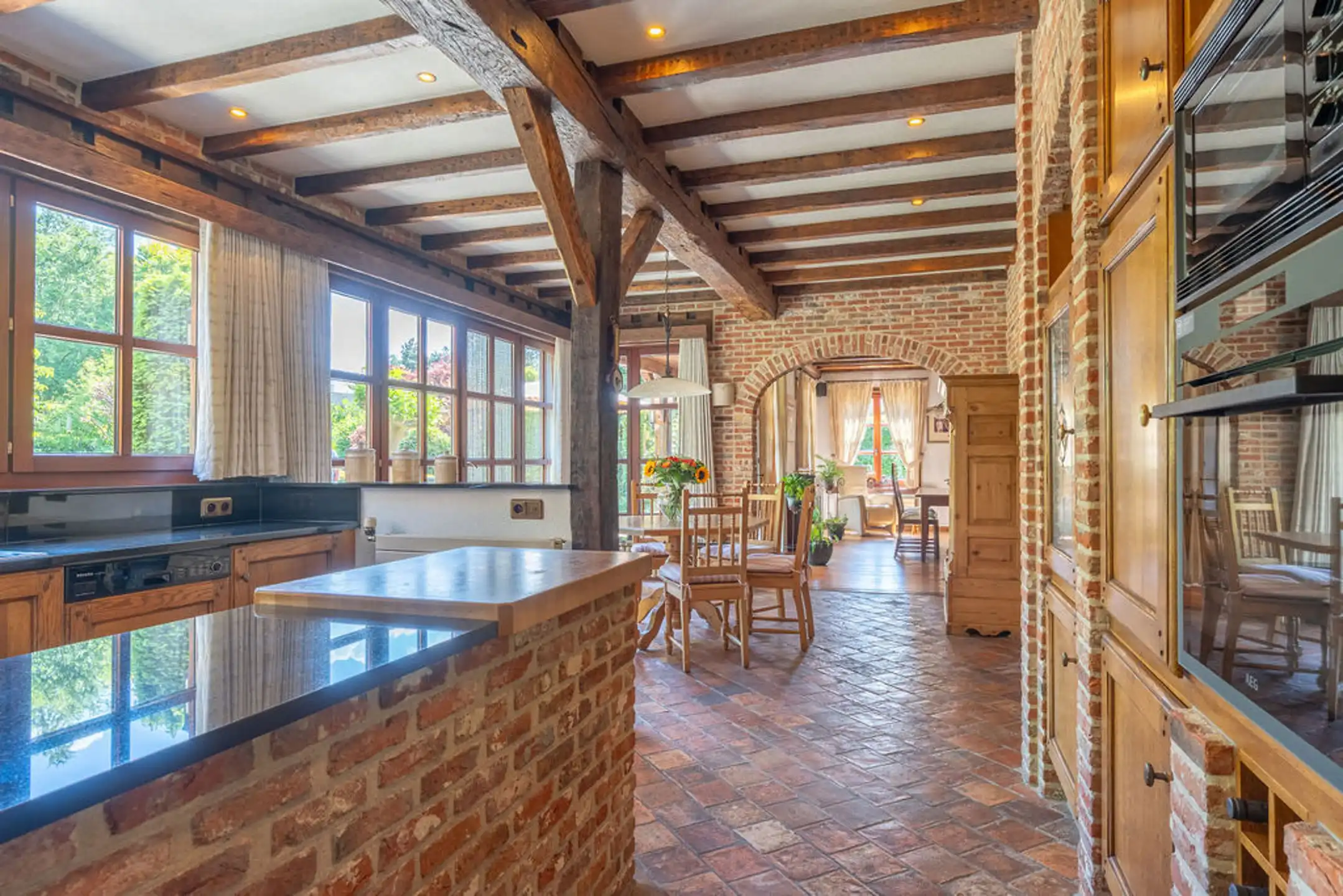 Ruime villa met 6 slpk op 2.295 m² grond met veel privacy foto 22