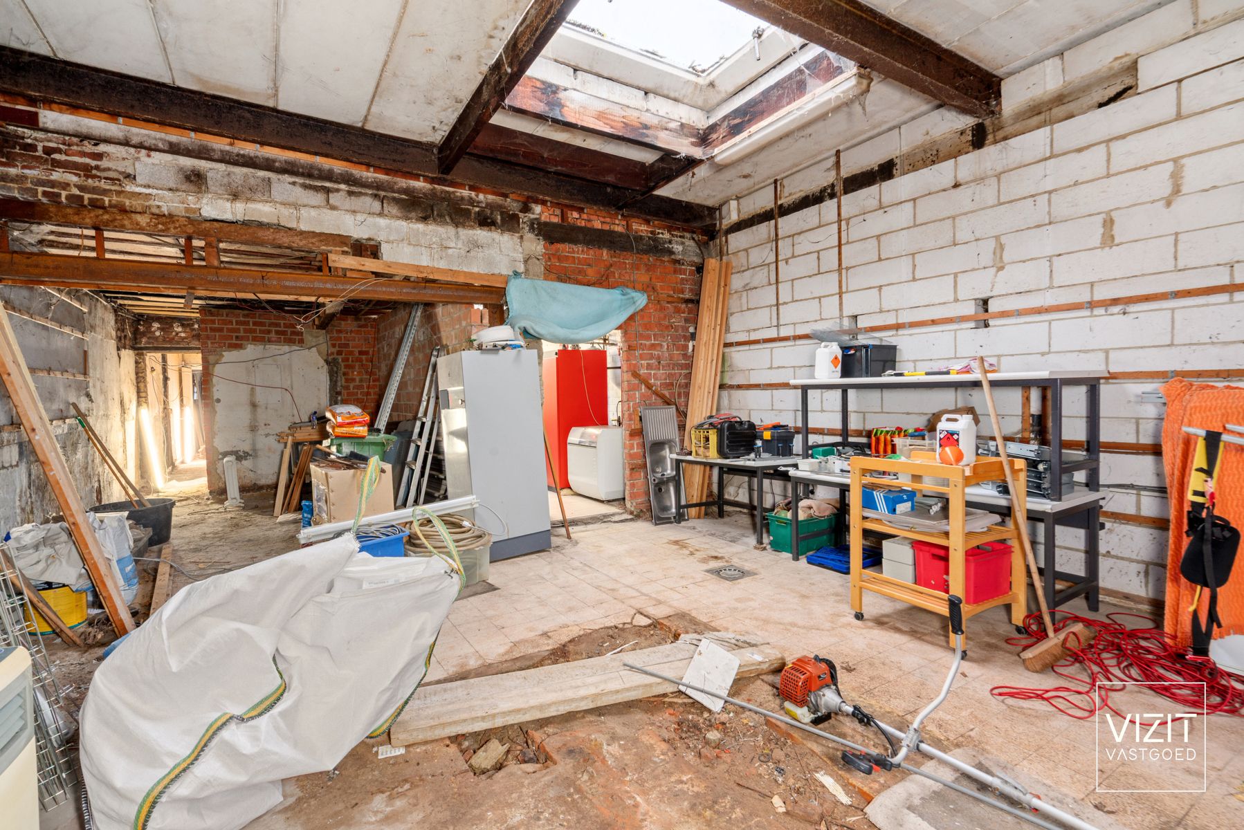 Handelsgelijkvloers met casco duplex woonruimte – centrum Erembodegem foto 11