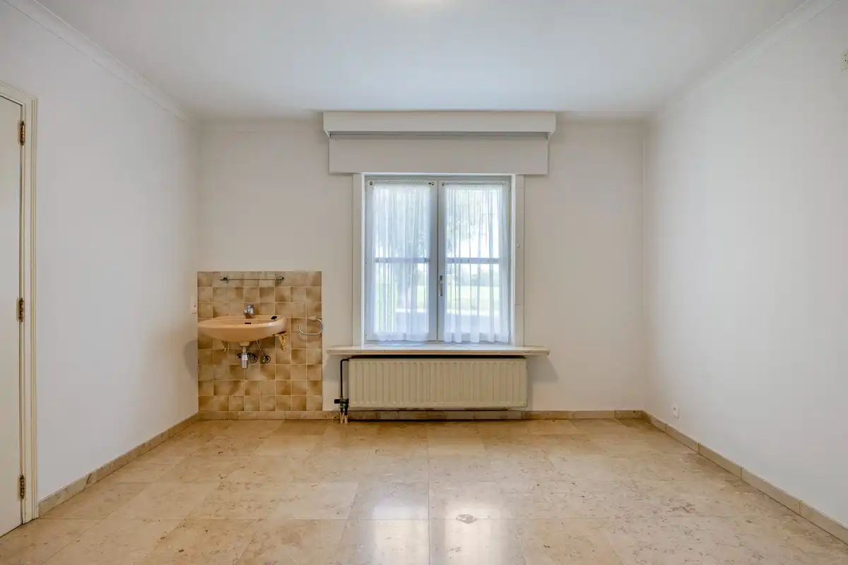Kloeke villa met 4 slaapkamers en dubbele garage foto 10