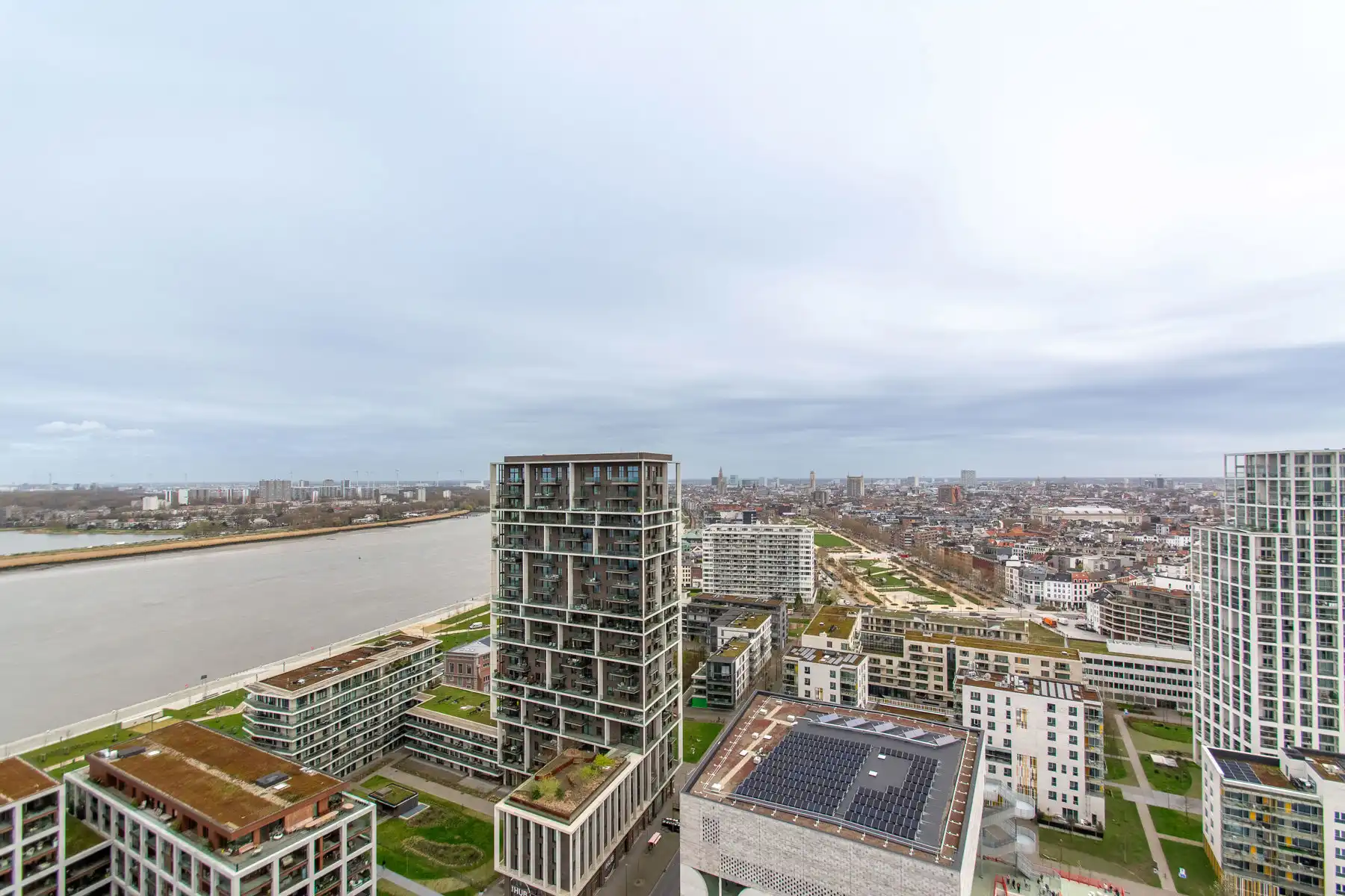 Prachtig 2-kamer app. met prachtig zicht over park en stad foto 8