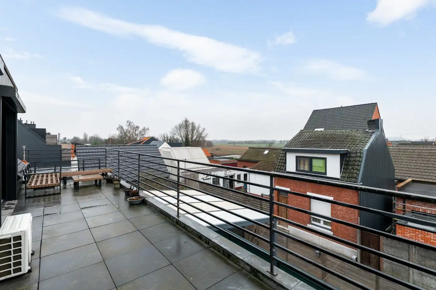 Stijlvol app. op 2e verd. met 2 slpk., groot terras en autostaanplaats foto 14