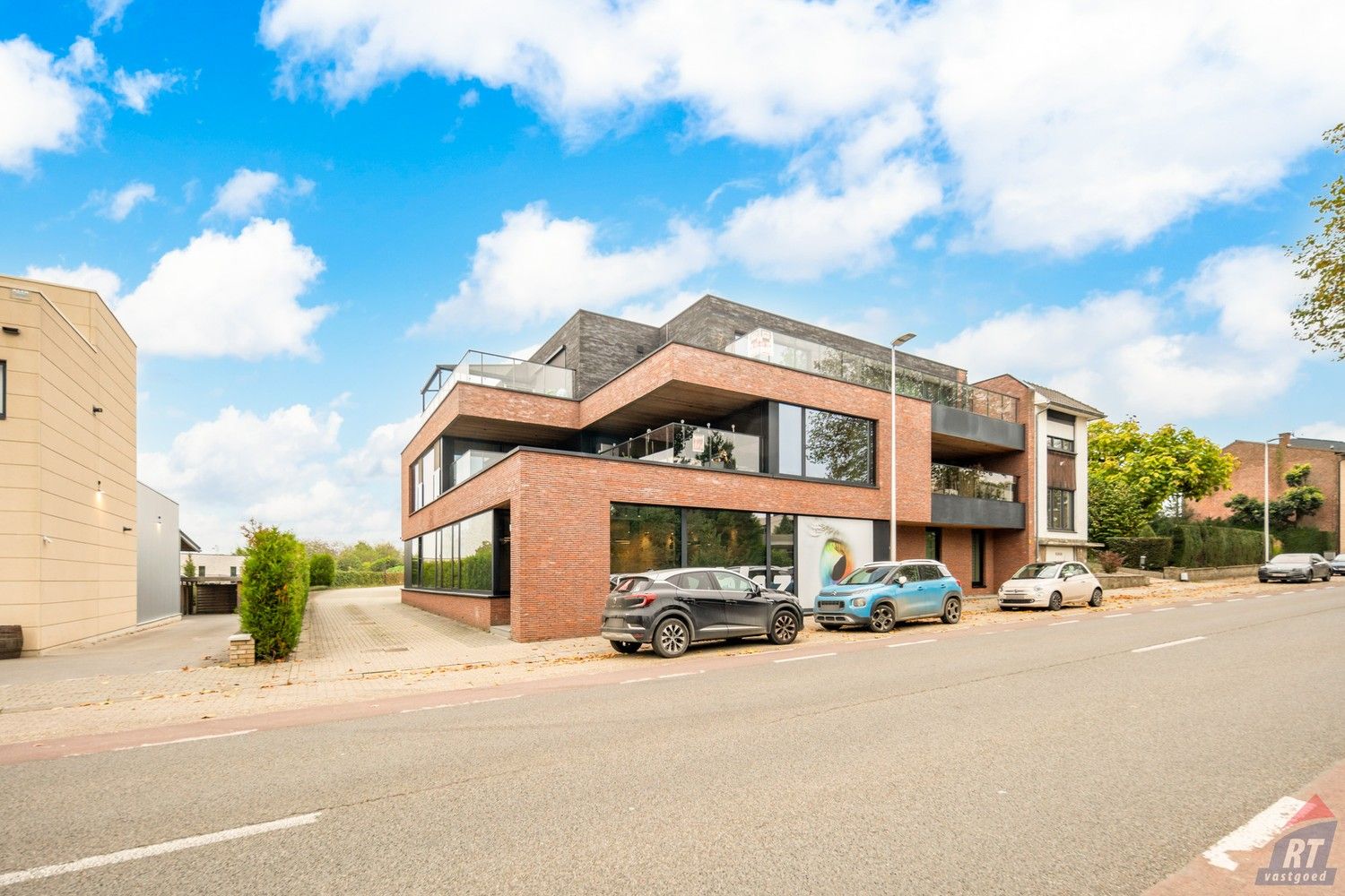 Gelijkvloers appartement met 2 slaapkamers, groot terras en parkeerplaats foto 24