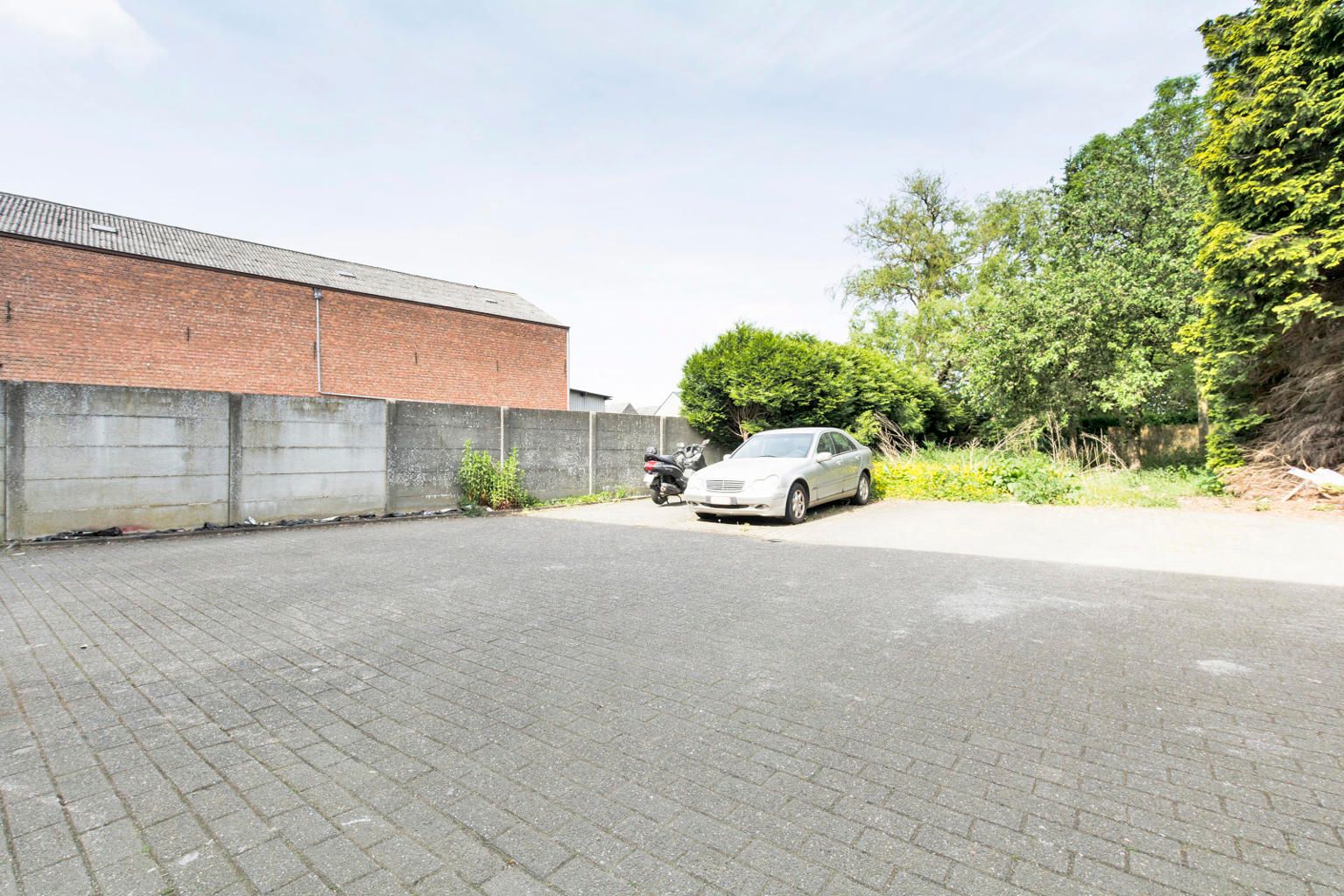 Verzorgd appartement met gemeenschappelijke tuin en parking foto 3