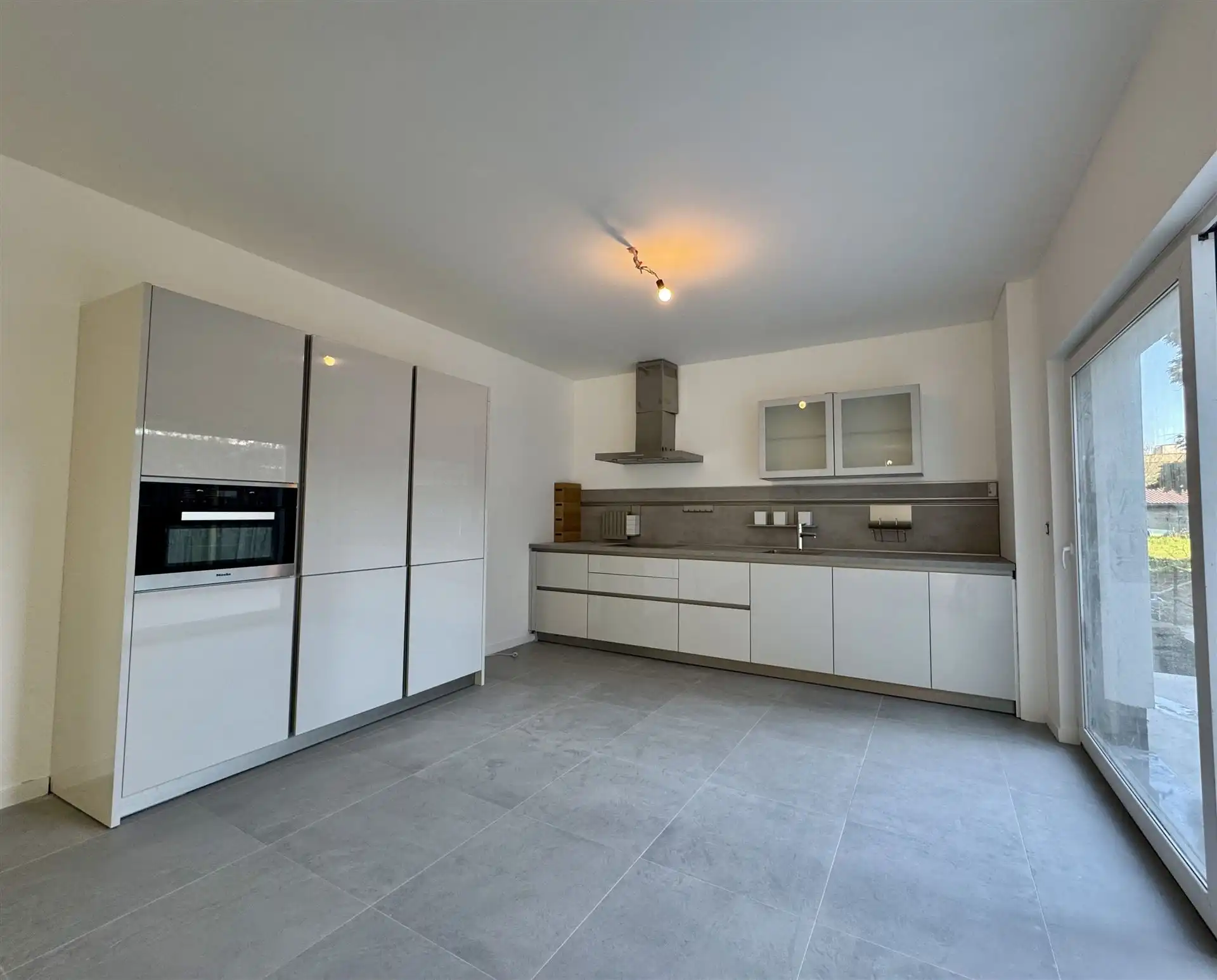 Gerenoveerde woning in het centrum van Maaseik! foto 5