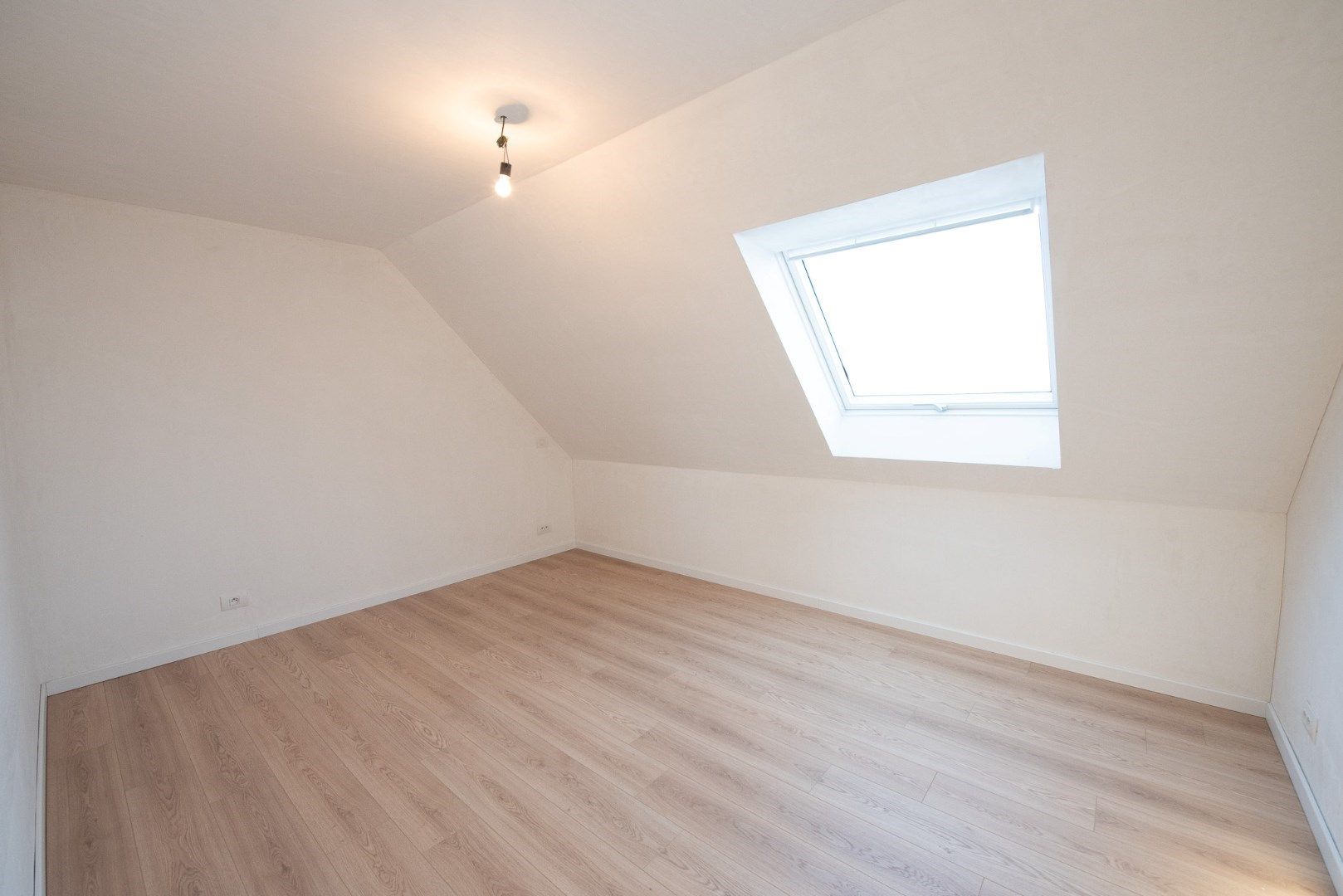 Knappe NIEUWBOUW woning met 3 slaapkamers en leuke tuin op topligging te koop te Olsene!  foto 12