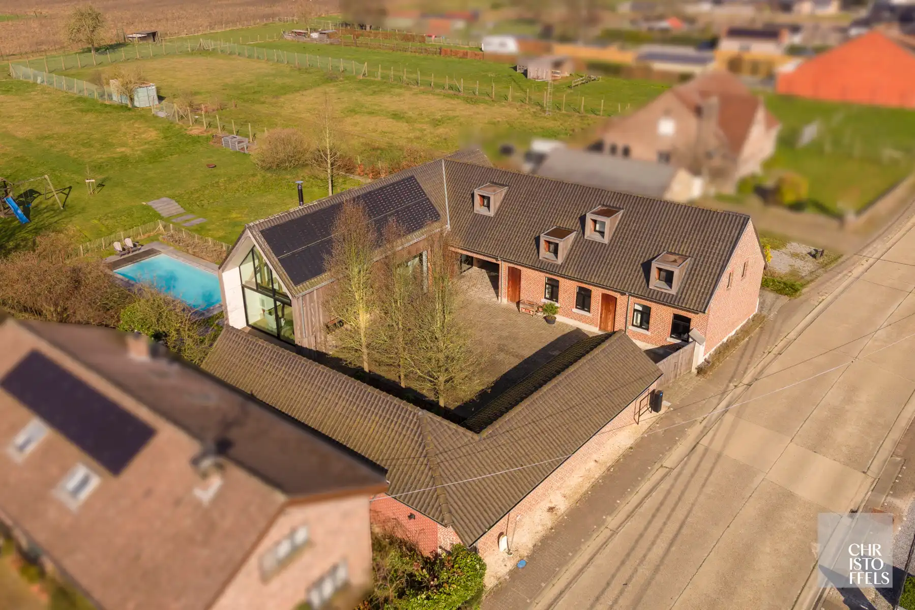 Exclusieve vierkantshoeve met buitenzwembad en vrij uitzicht op perceel van 3.213m² foto 11