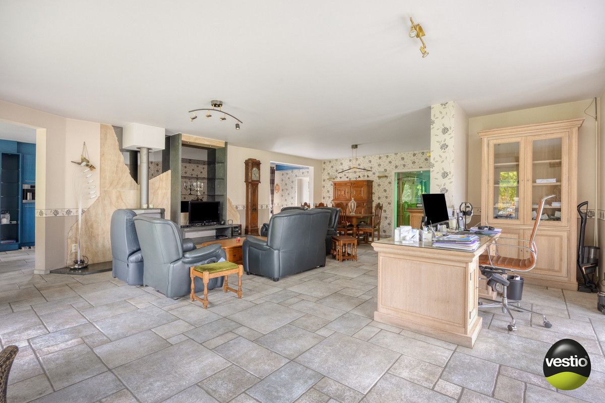 RUSTIG GELEGEN RUIME VILLA MET 5 SLK OP RIANT PERCEEL VAN 18A61CA IN STADSRAND TONGEREN. foto 12