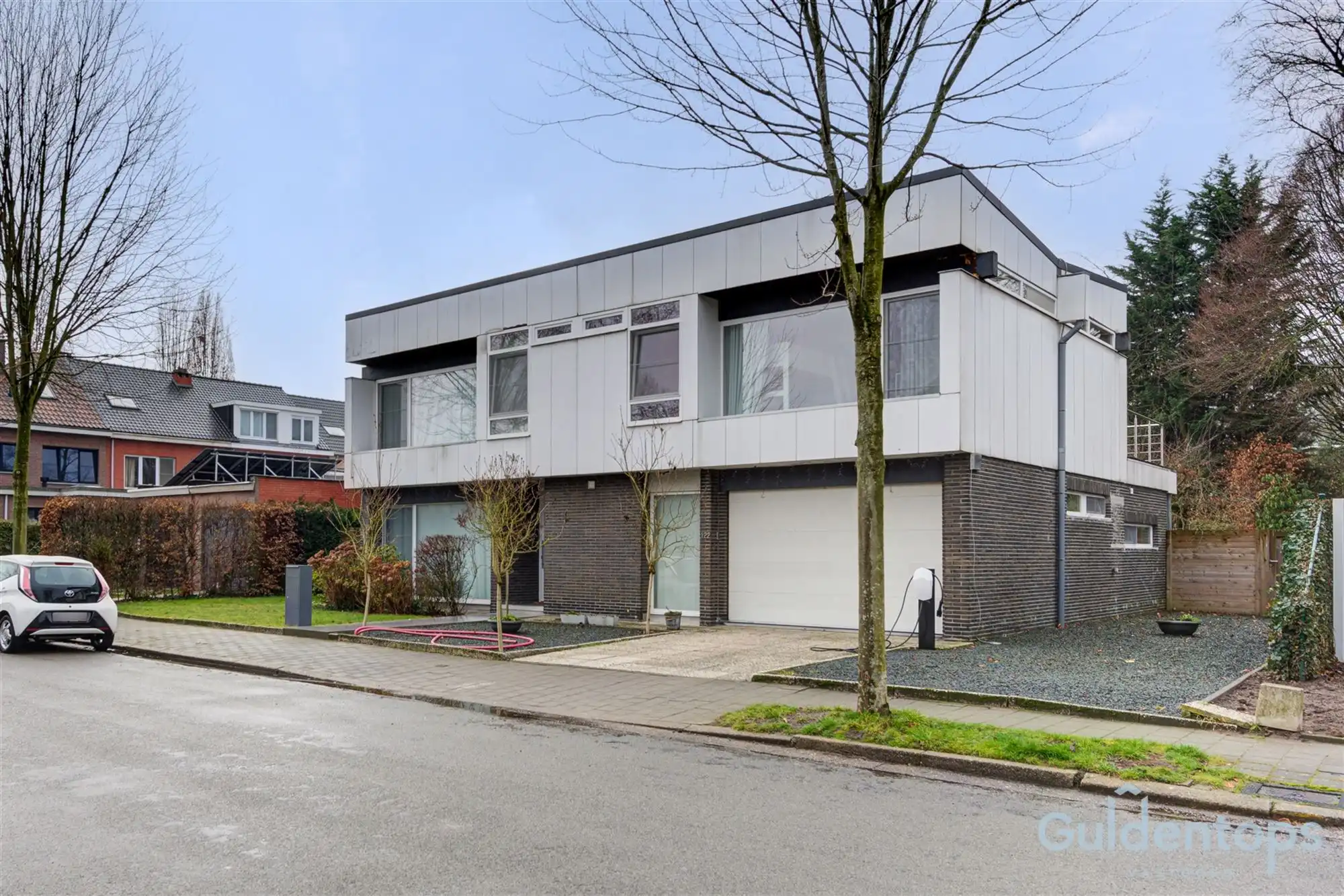 Knappe villa op exceptioneel perceel in gegeerde wijk foto 6