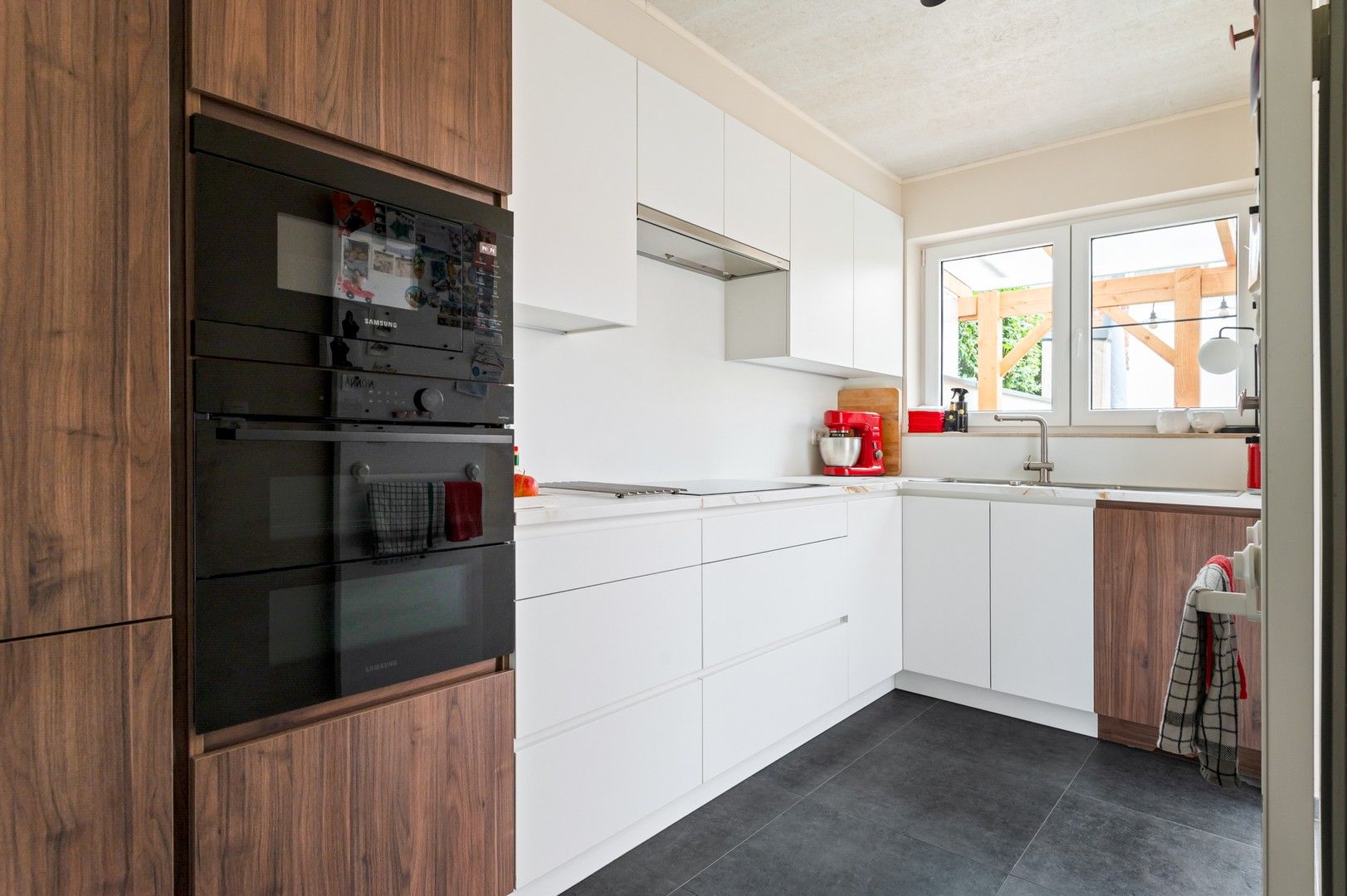 Gerenoveerde woning met zalige tuin in de woonwijk Vriesdonk foto 13