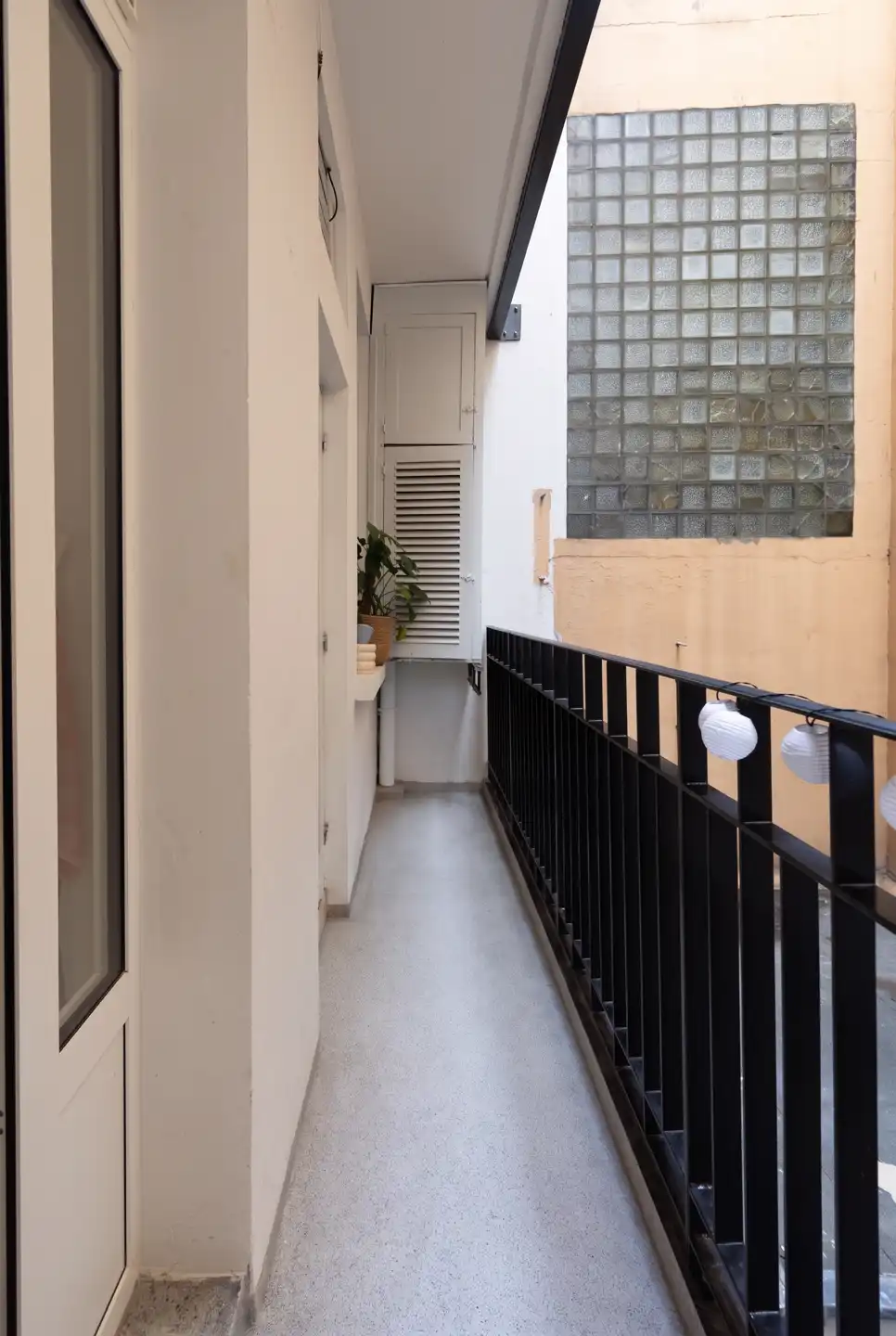 ANTWERPEN - Twee slaapkamer appartement nabij de Meir foto 10