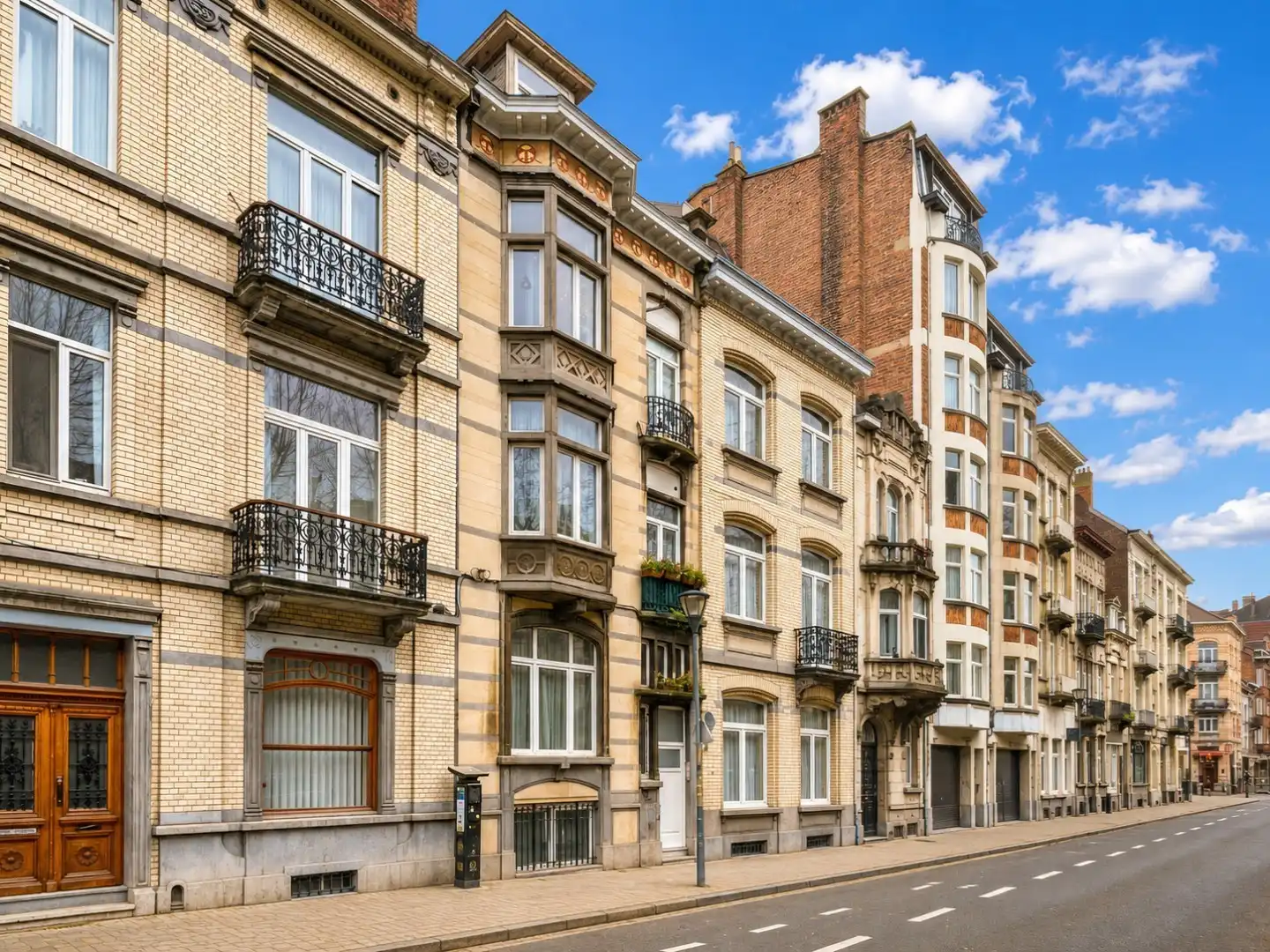 UITSTEKEND GELEGEN WONING (375M²)! foto 2