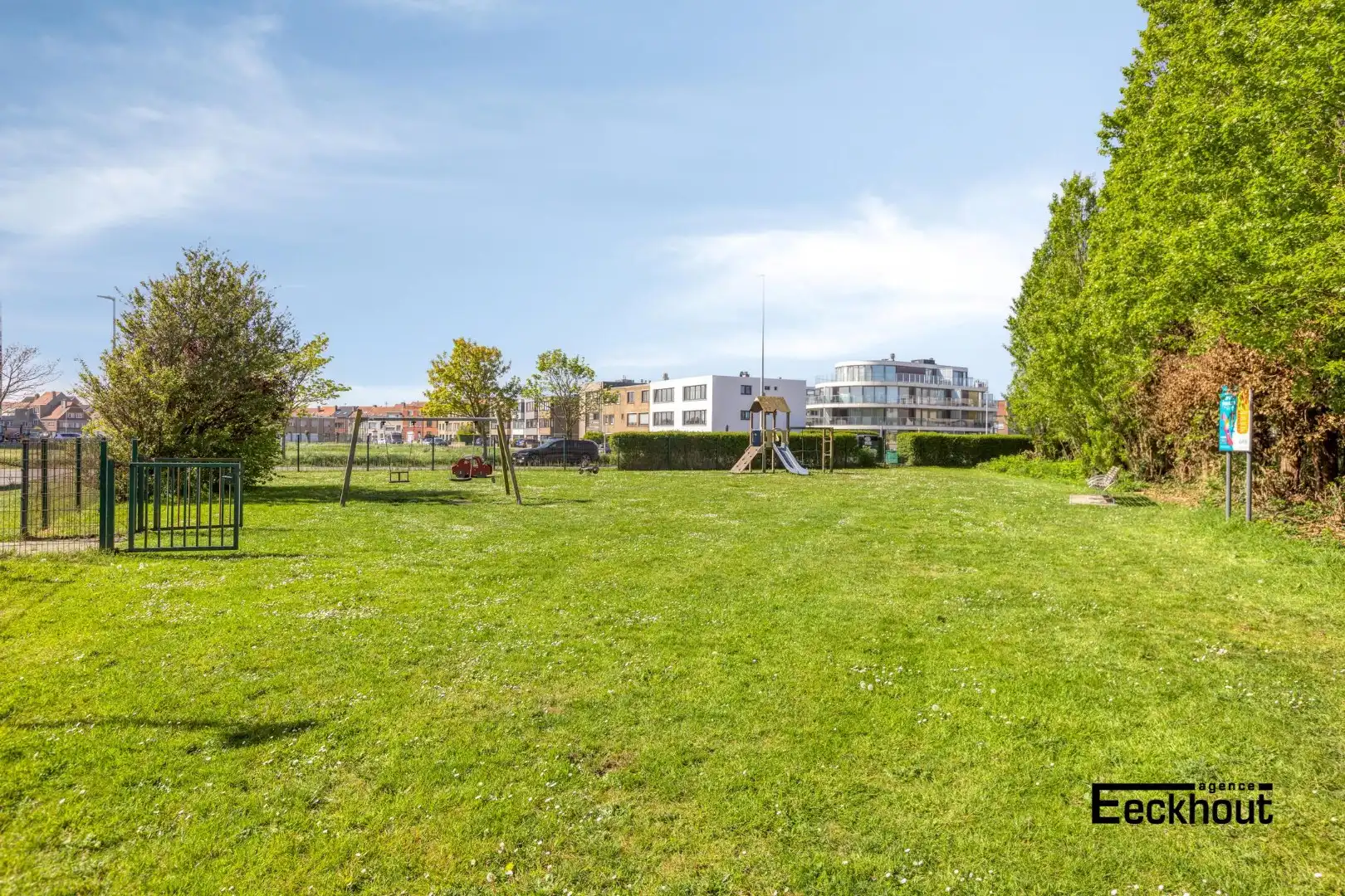 Appartement met terras en open zicht in Bredene, met autostaanplaats foto 3