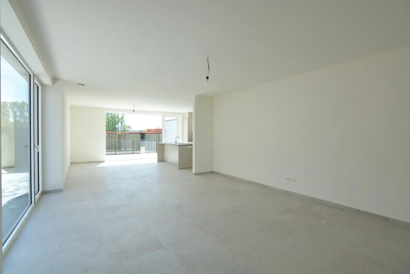 Moderne, energiezuinige, halfvrijstaande woning met carport op 3 a 80 ca. foto 12