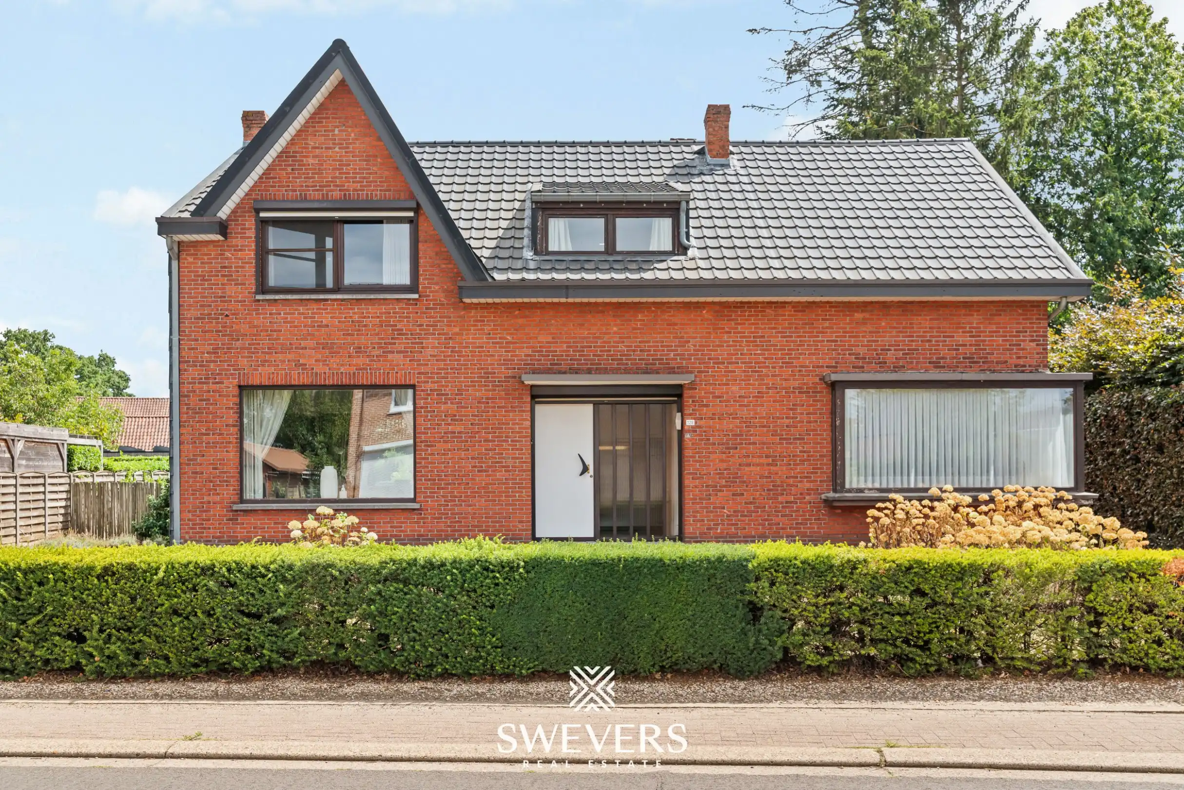Uitstekend gelegen woning met 4 slaapkamers en mooie tuin foto 37