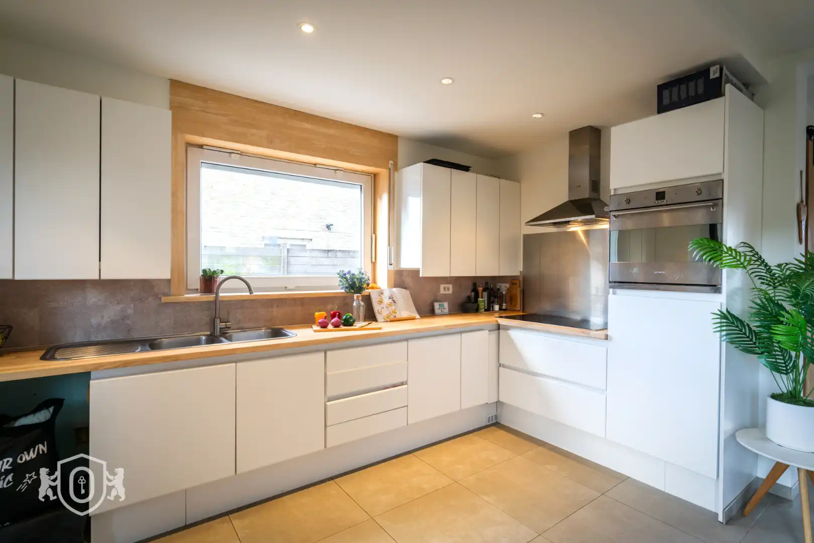 Vrijstaande 3-slpkr woning met tuin & bijgebouwen foto 11