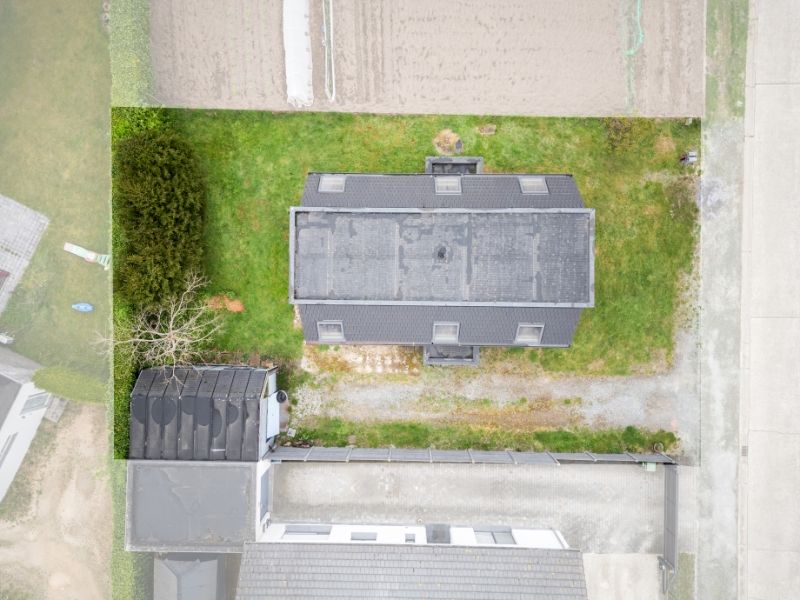 Af te werken woning in doodlopende zijstraat . foto 2