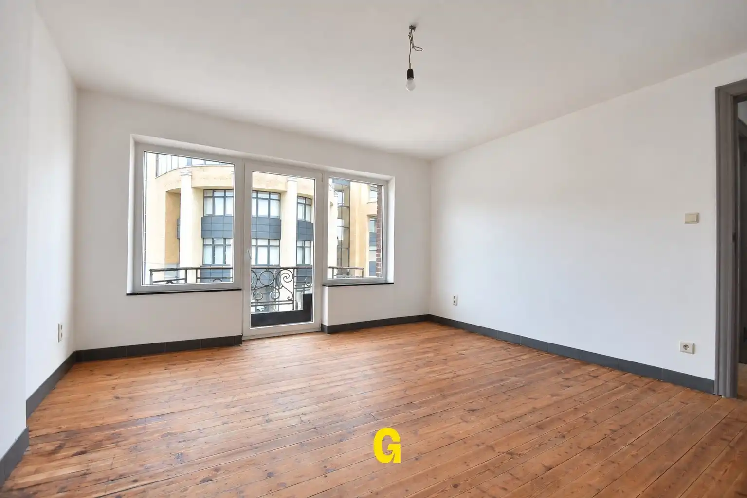 Netjes gerenoveerde duplex met twee slaapkamers en terras op mooie locatie in het centrum van Tongeren - GEEN BIJKOMENDE GEM. ONKOSTEN foto 4