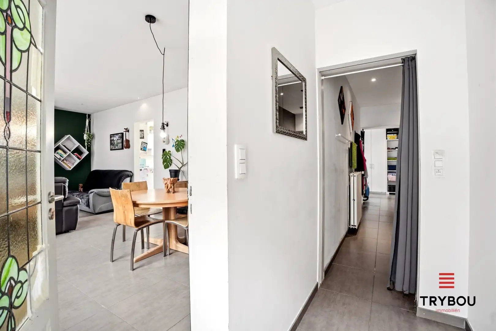 Instapklare woning met 4 slaapkamers te koop in het hartje van Poperinge!  foto 2