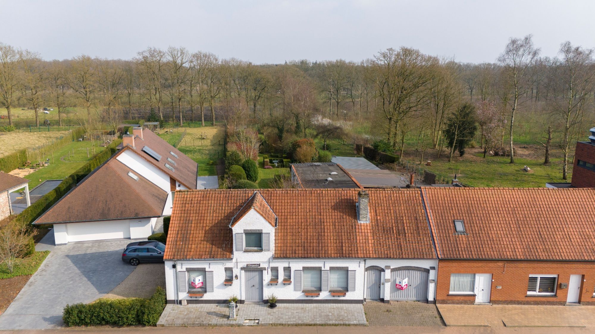 GOED GELEGEN WONING met prachtige idyllische tuin en uitweg op een perceel van 2034 m² met landelijke uitzichten foto 10