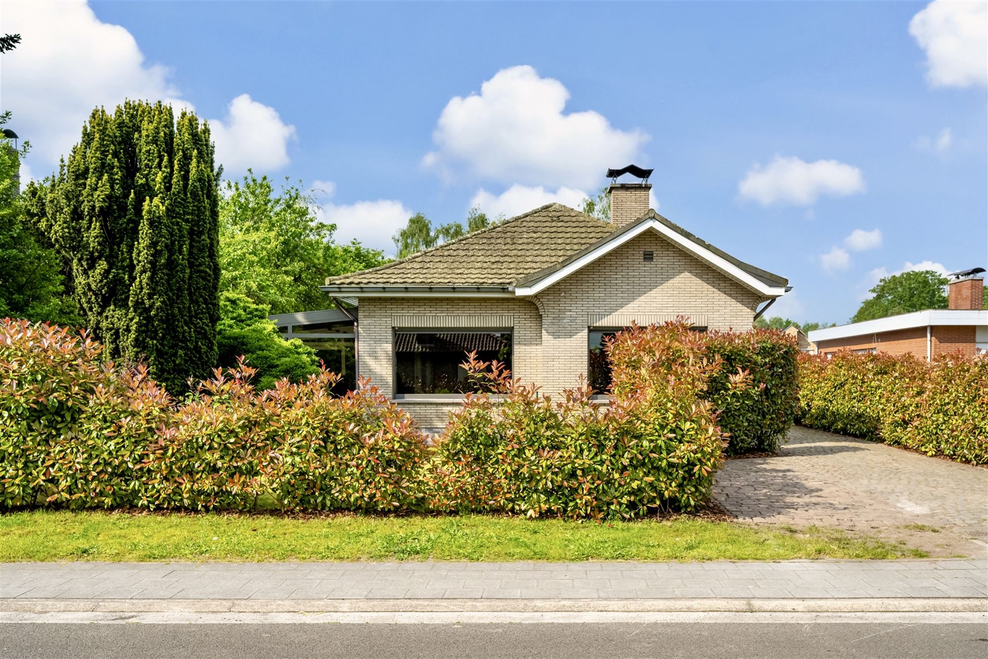 Mooie bungalow met 3 slpks, tuin en garage foto 2