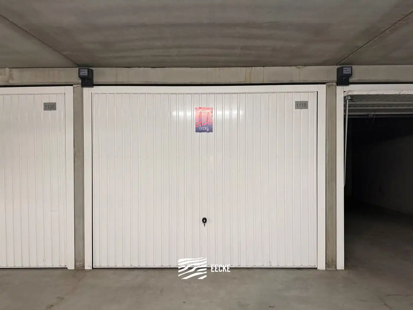 Parking - gesloten garagebox foto {{pictureIndex}}