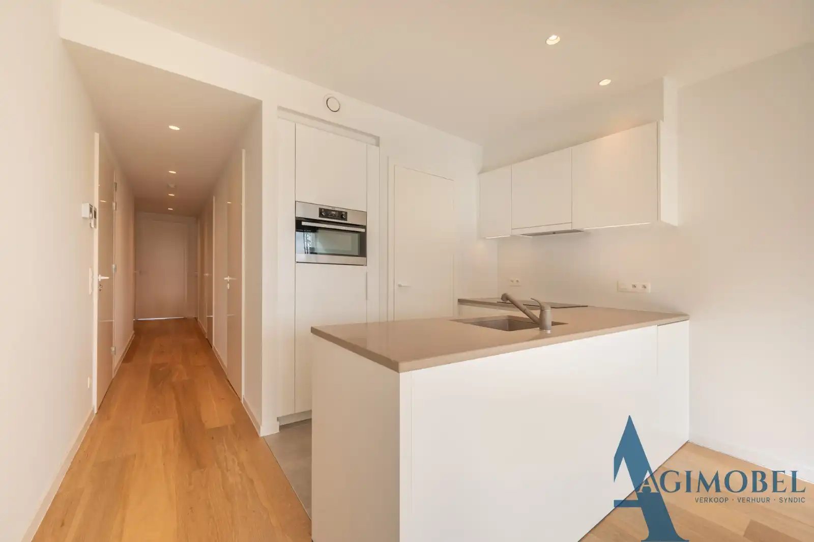 Luxe tweeslaapkamer appartement met licht, ruimte en een vleugje zeezicht op een toplocatie in Knokke. foto 8