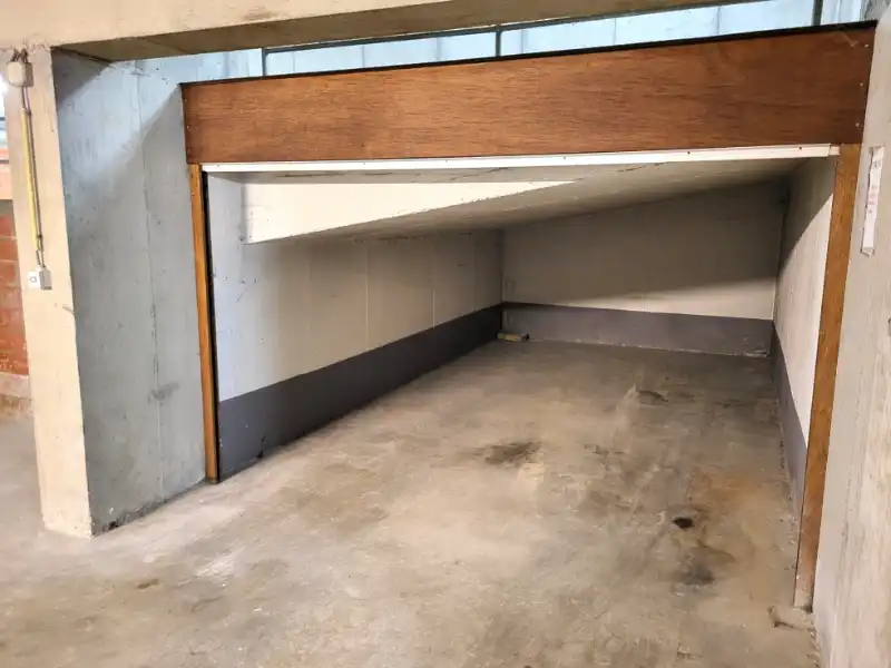 Ruime berging / opslagplaats te koop foto 3
