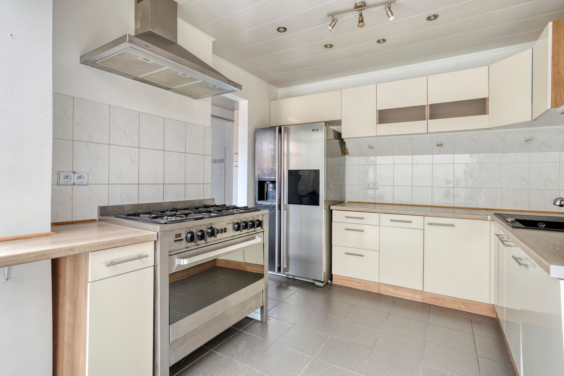 Instapklare woning met tuin en garage ! foto 3