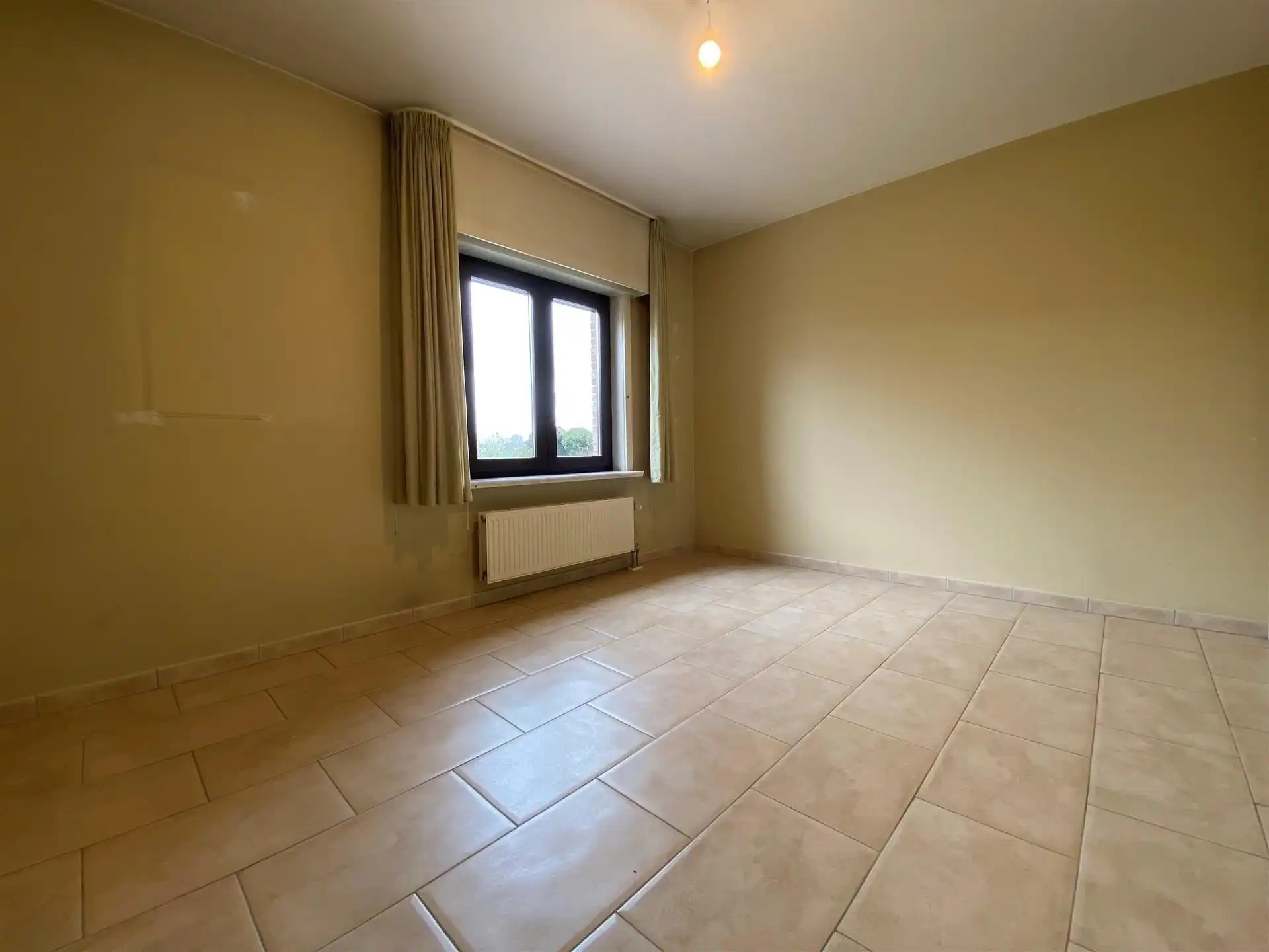 Halfopen woning met 4 slaapkamers en 2 badkamers. foto 22