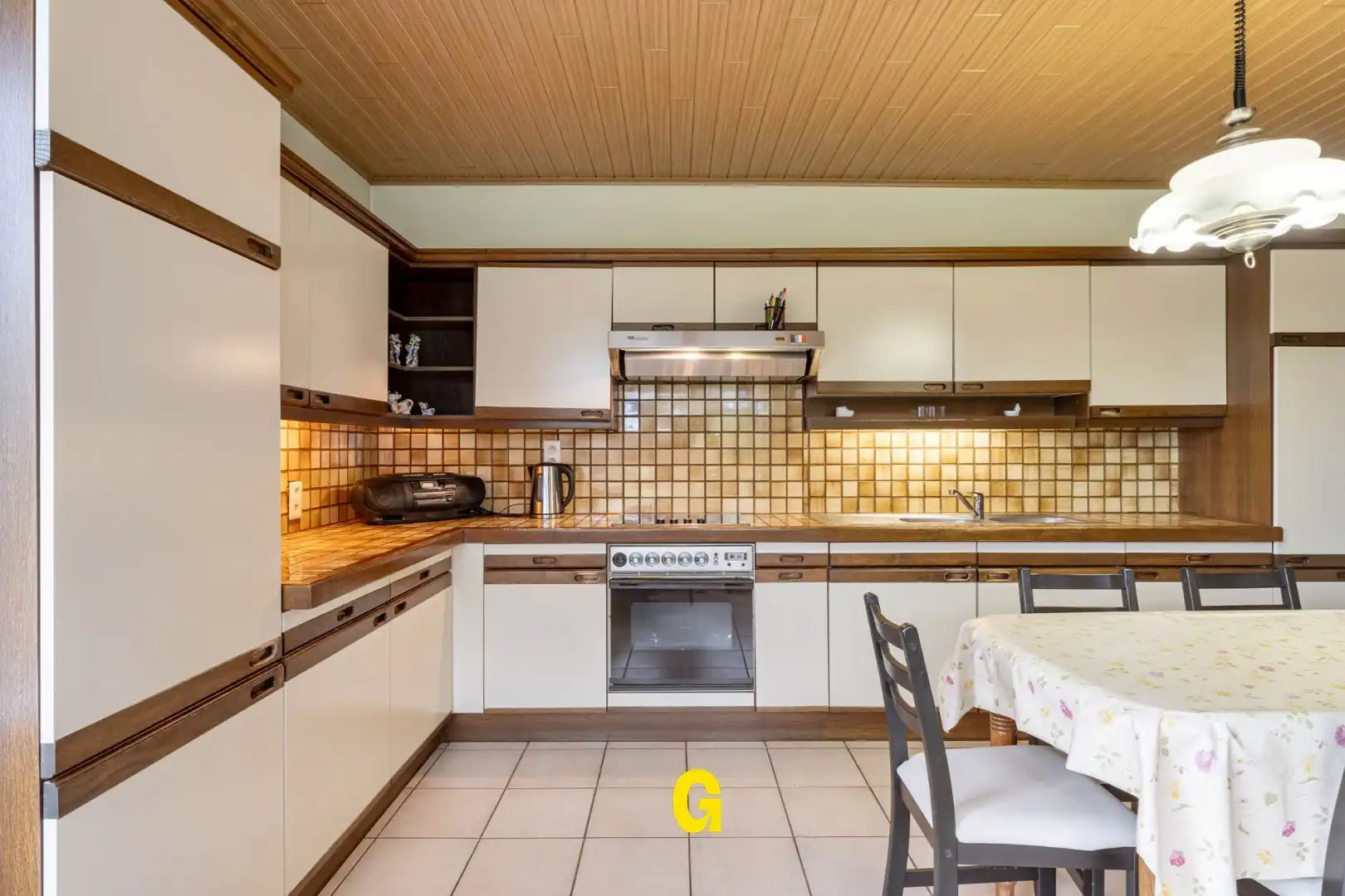 Te renoveren doch verzorgde halfopen woning met vier slaapkamers op 6a 43ca foto 10