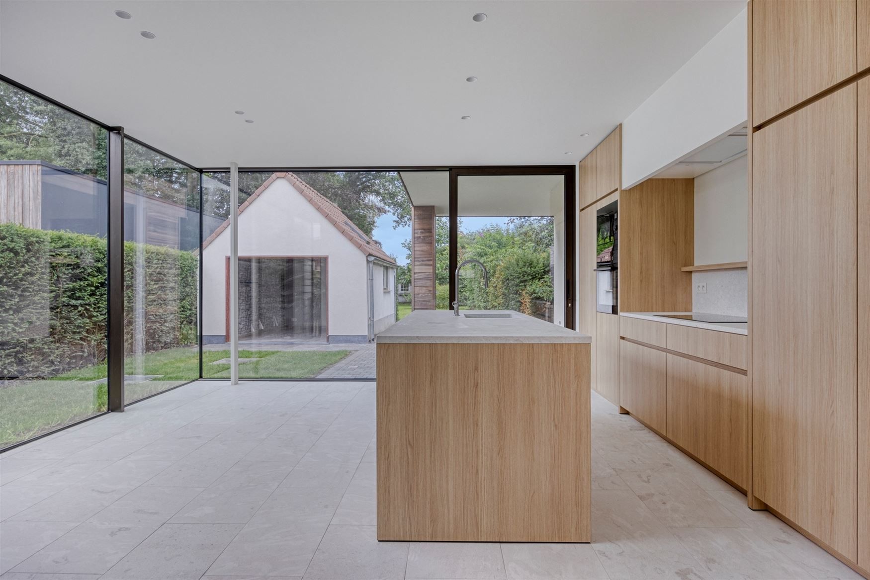 Gerenoveerde woning foto {{pictureIndex}}