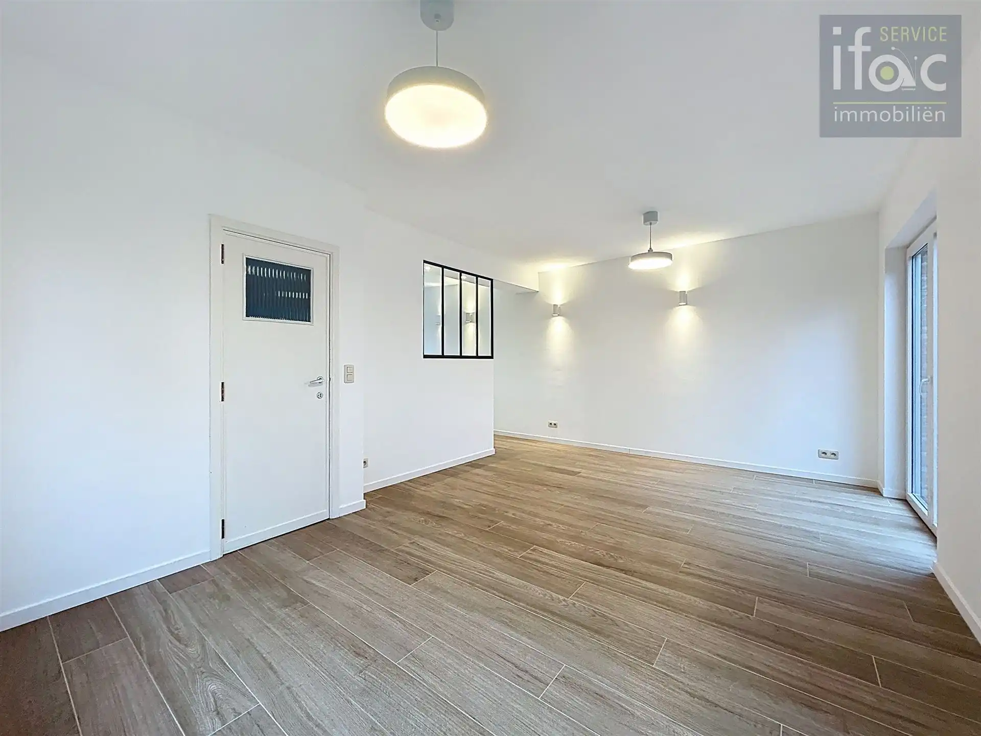 Mooi gerenoveerde woning met 4 slaapkamers en 2 badkamers. foto 4