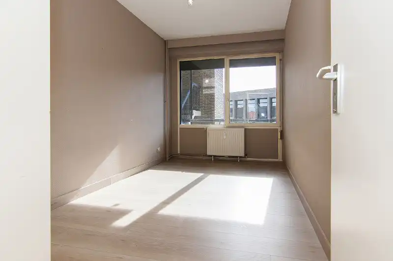 LICHT OP TE FRISSEN 2-SLAAPKAMERAPPARTEMENT MET GEMEENSCHAPPELIJKE PARKEERPLAATSEN VOOR BEWONERS OP TOPLOCATIE BINNEN DE KLEINE RING! foto 20