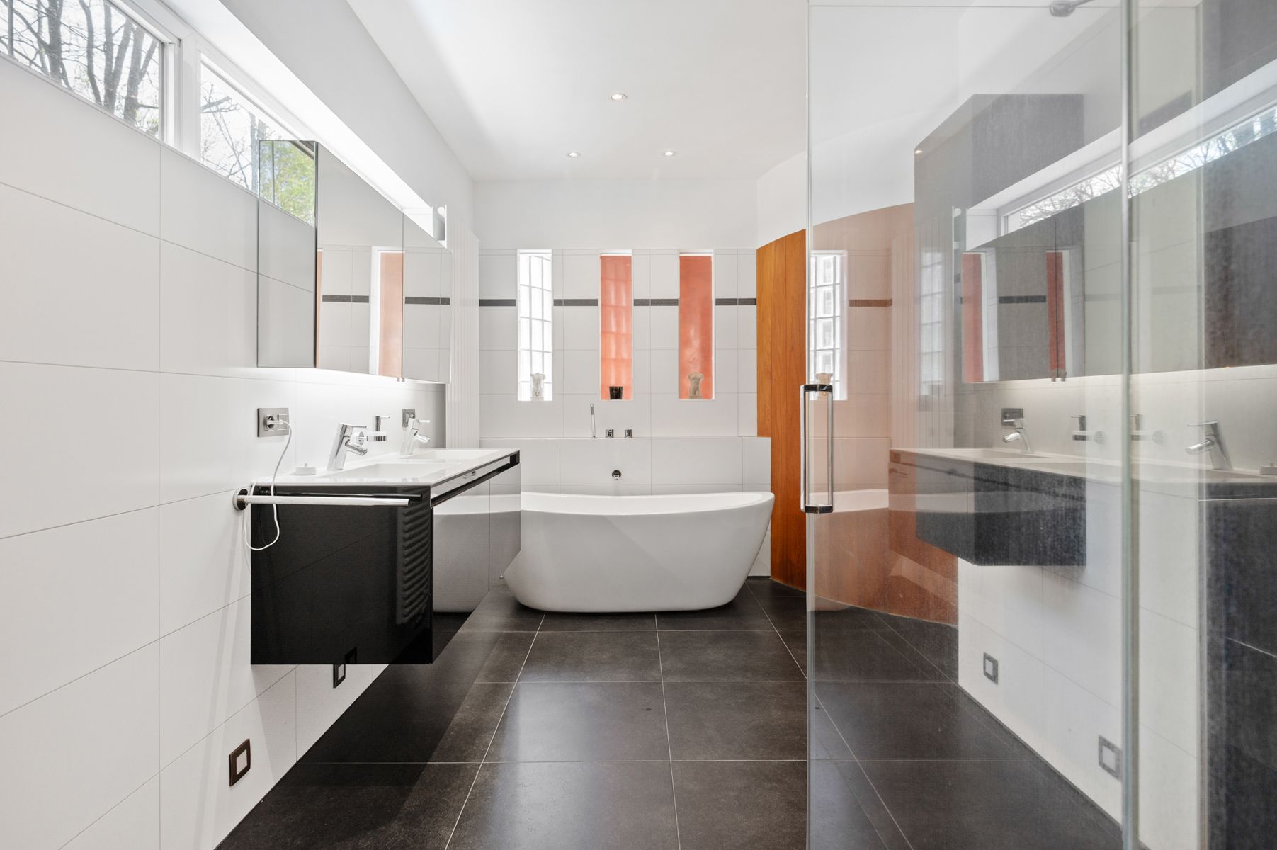 Moderne en energiezuinige villa op ca. 2.035 m². foto 17