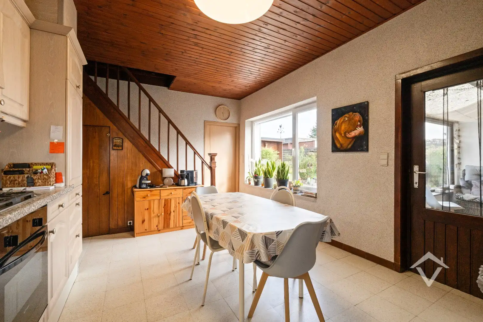 Karaktervolle woning met 4 slaapkamers, garage en tuin op gunstige ligging te Lichtervelde foto 8