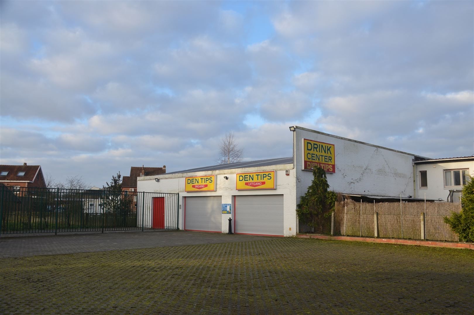 Bedrijfsgebouw foto {{pictureIndex}}