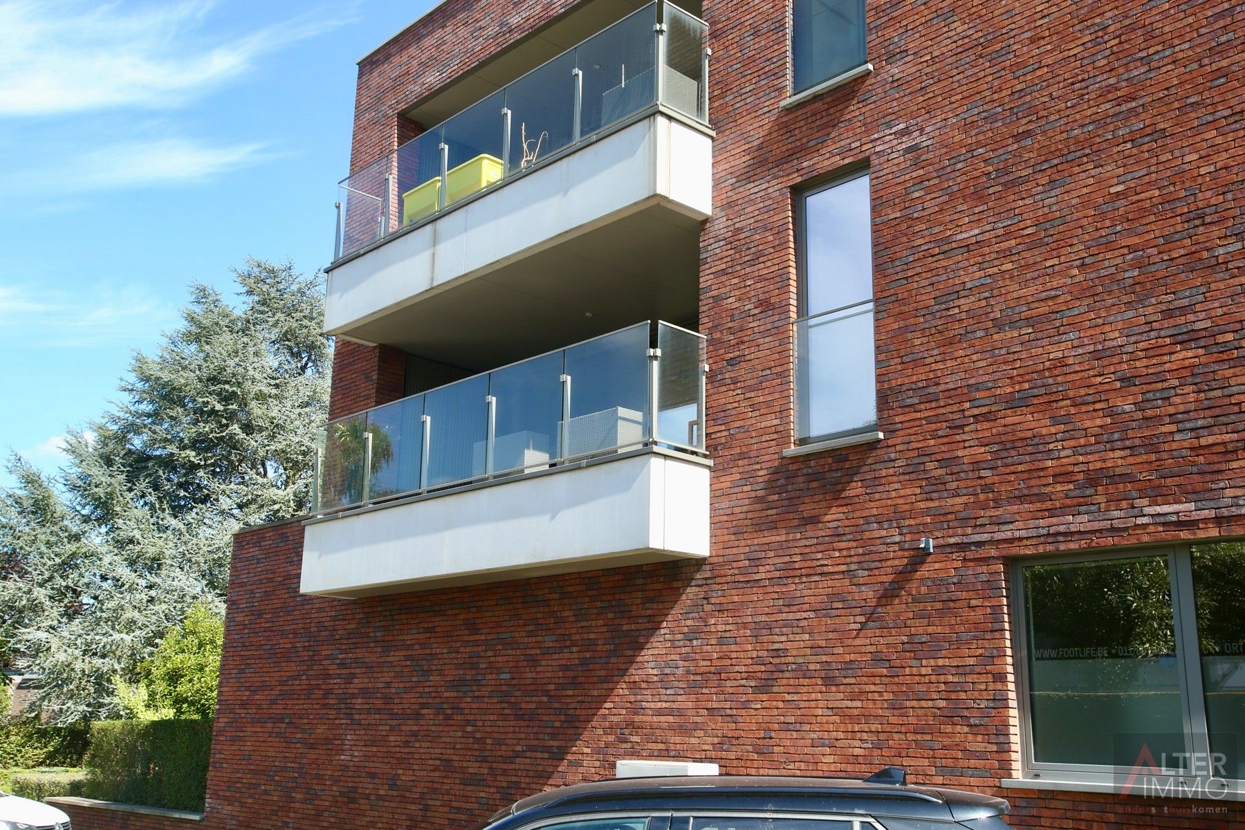 Instapklaar, centraal gelegen 2-slaapkamer appartement met terras en ondergrondse parking! foto 22