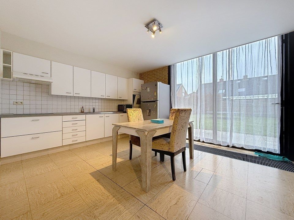 Centraal gelegen gelijkvloers appartement met tuin en garage foto 3