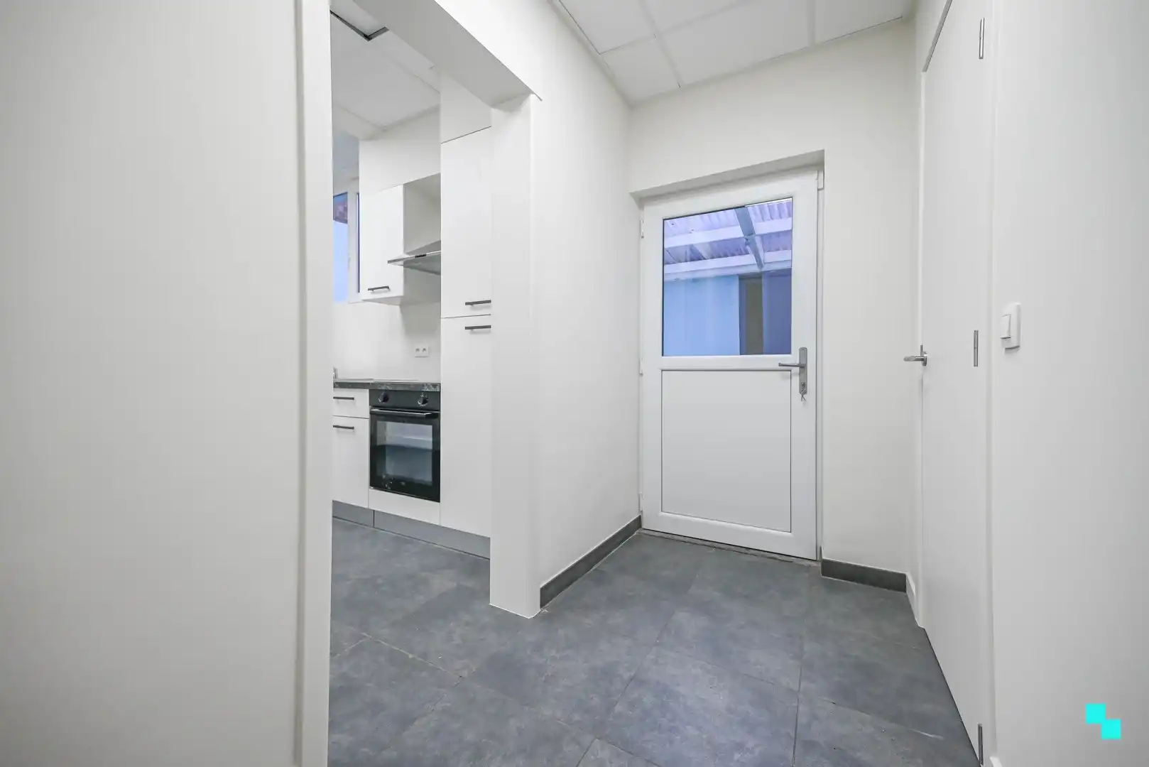 Gerenoveerde woning nabij centrum Izegem foto 8