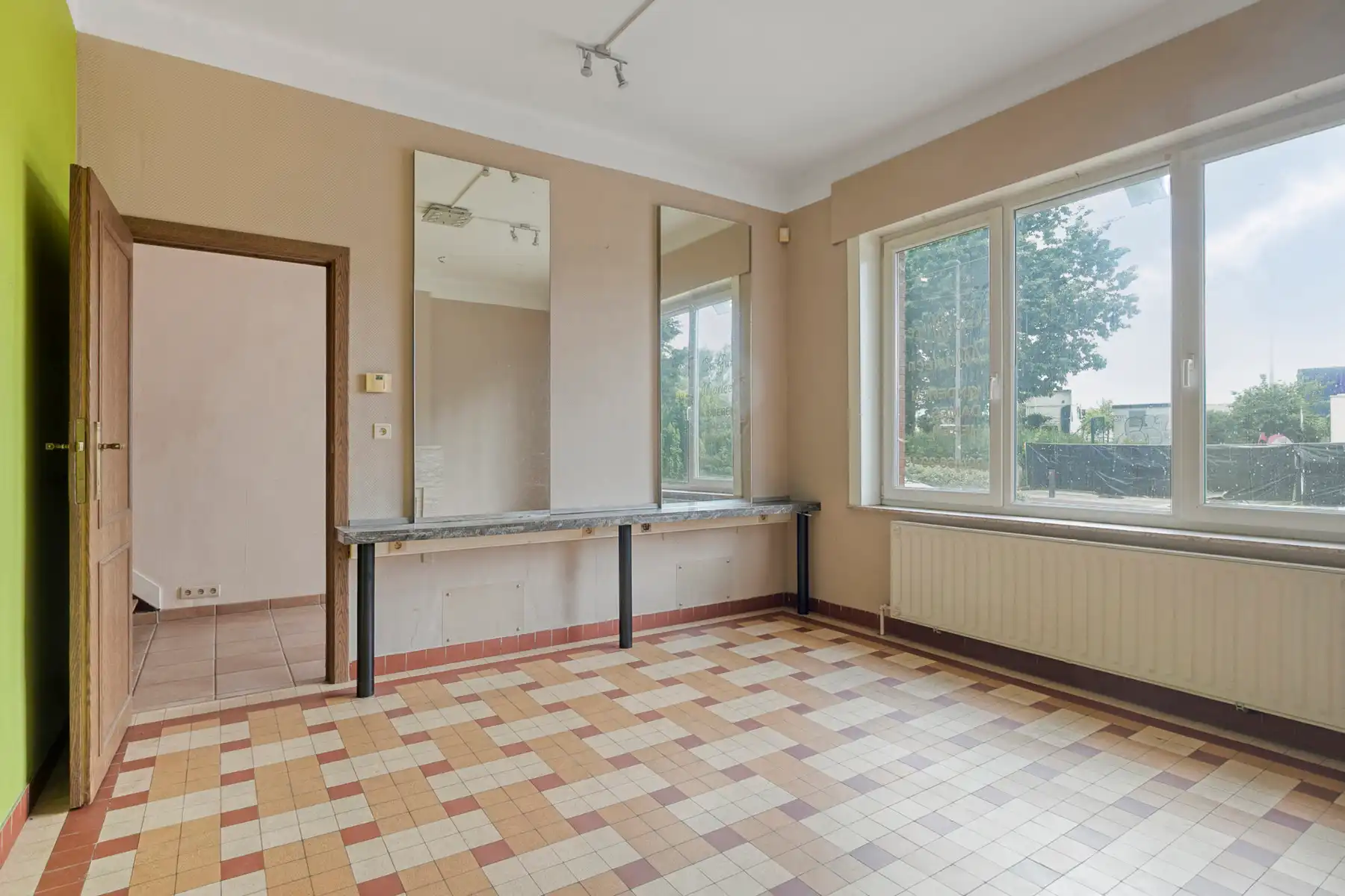 Eengezinswoning met 3 kamers, inrichtbare zolder en tuin foto 2