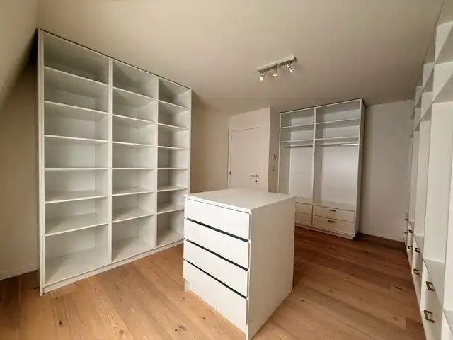 Luxe duplexappartement te huur in het hart van Maaseik, met lift, 2 slaapkamers en 2 terrassen.  foto 32
