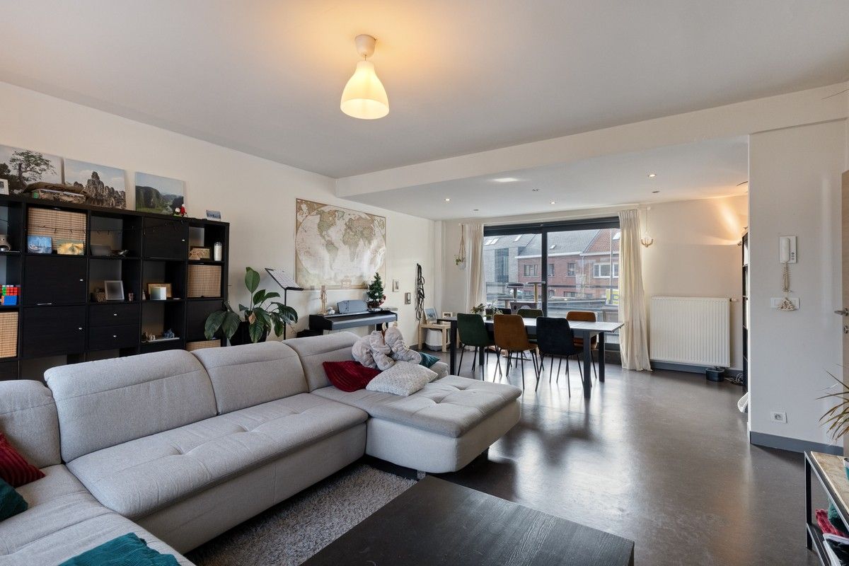 Sterk visueel gelegen kantoorgebouw met 3 standplaatsen en groot bovenliggend appartement met 6% bruto rendement. foto 15