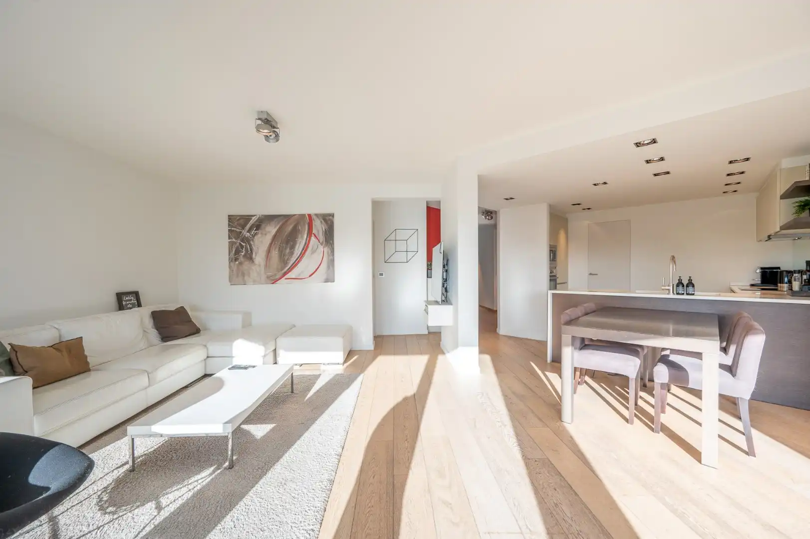 Perfect gelegen drie slaapkamer appartement met zonneterras foto 8