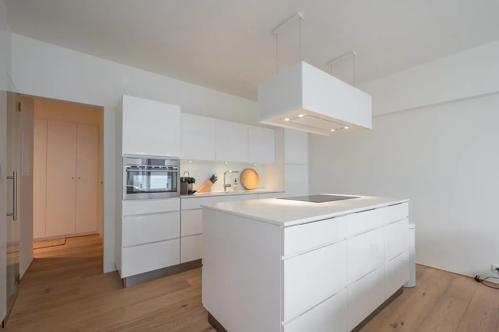 Stijlvol appartement met een gevelbreedte van circa 6 meter genietend van zijdelings zeezicht gelegen aan de Kustlaan.  foto 3