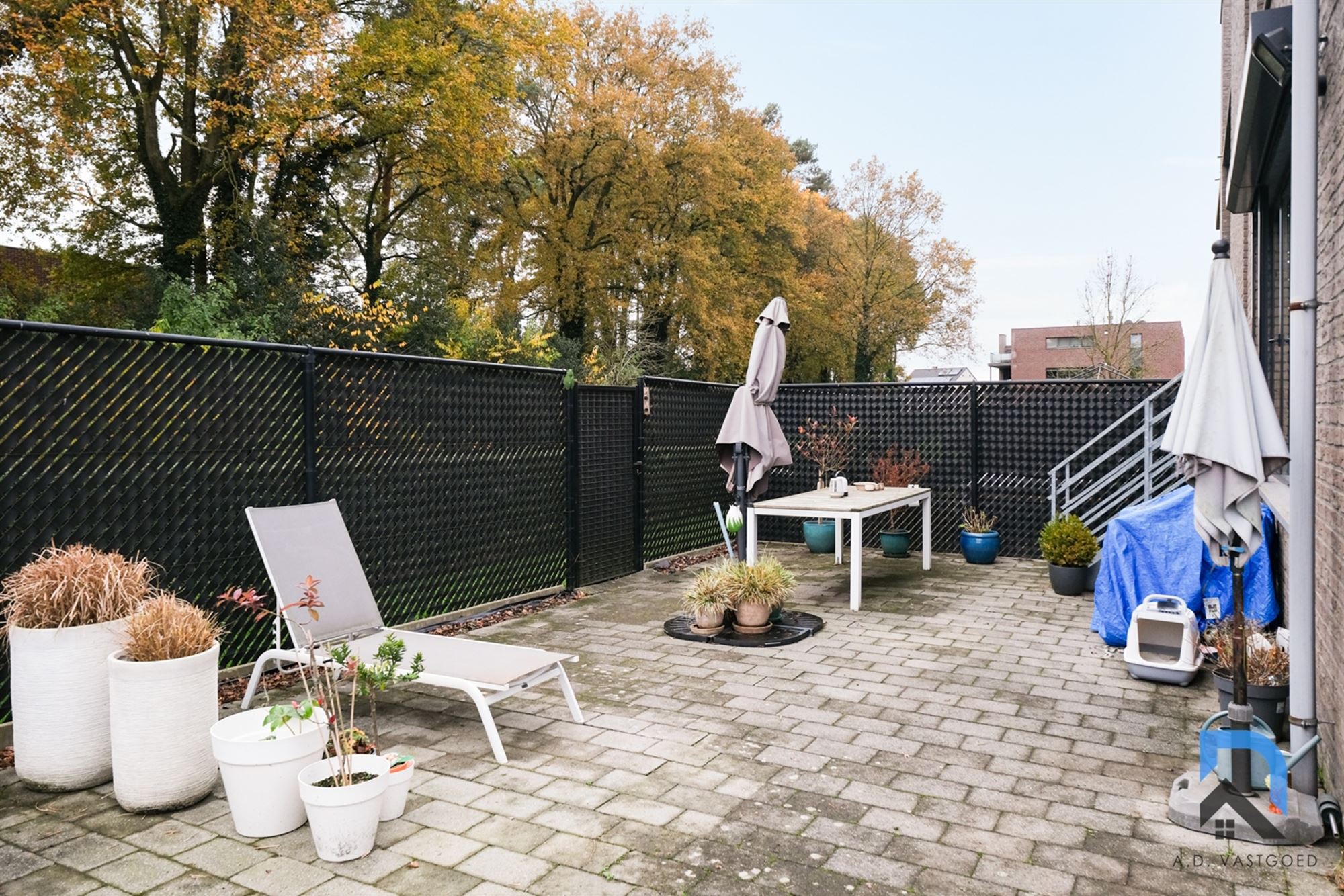 Gelijkvloers appartement met privé tuin en terras. foto 18