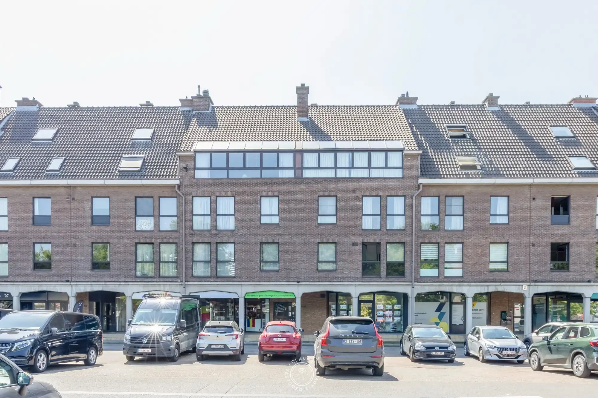 Ruim en lichtrijk appartement met 3 slaapkamers op toplocatie met autostaanplaats aan het Hendrik Heymanplein foto {{pictureIndex}}