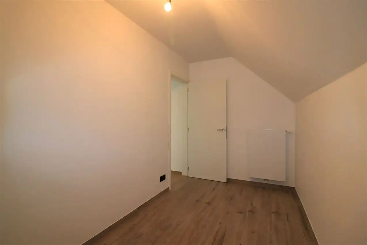 Aangename woning met drie slaapkamers en mooie tuin op rustige locatie foto 28