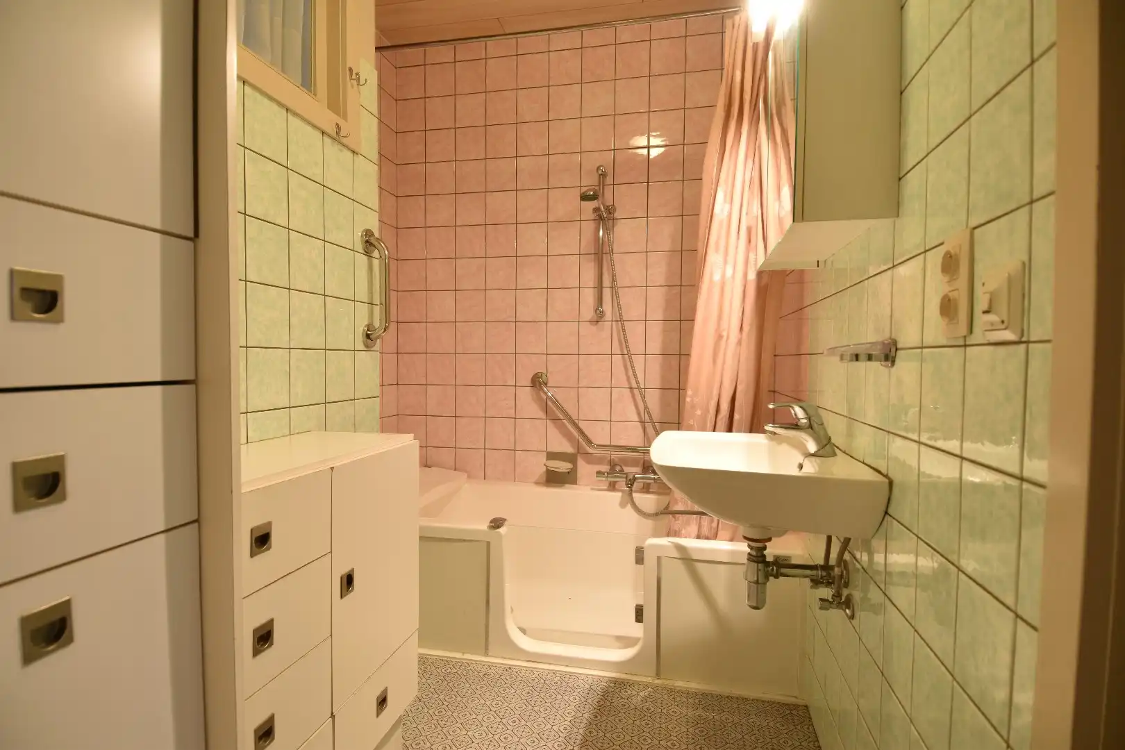 Woning op hoekperceel met 3 slaapkamers, garage en zalige tuin te koop in Gullegem foto 6