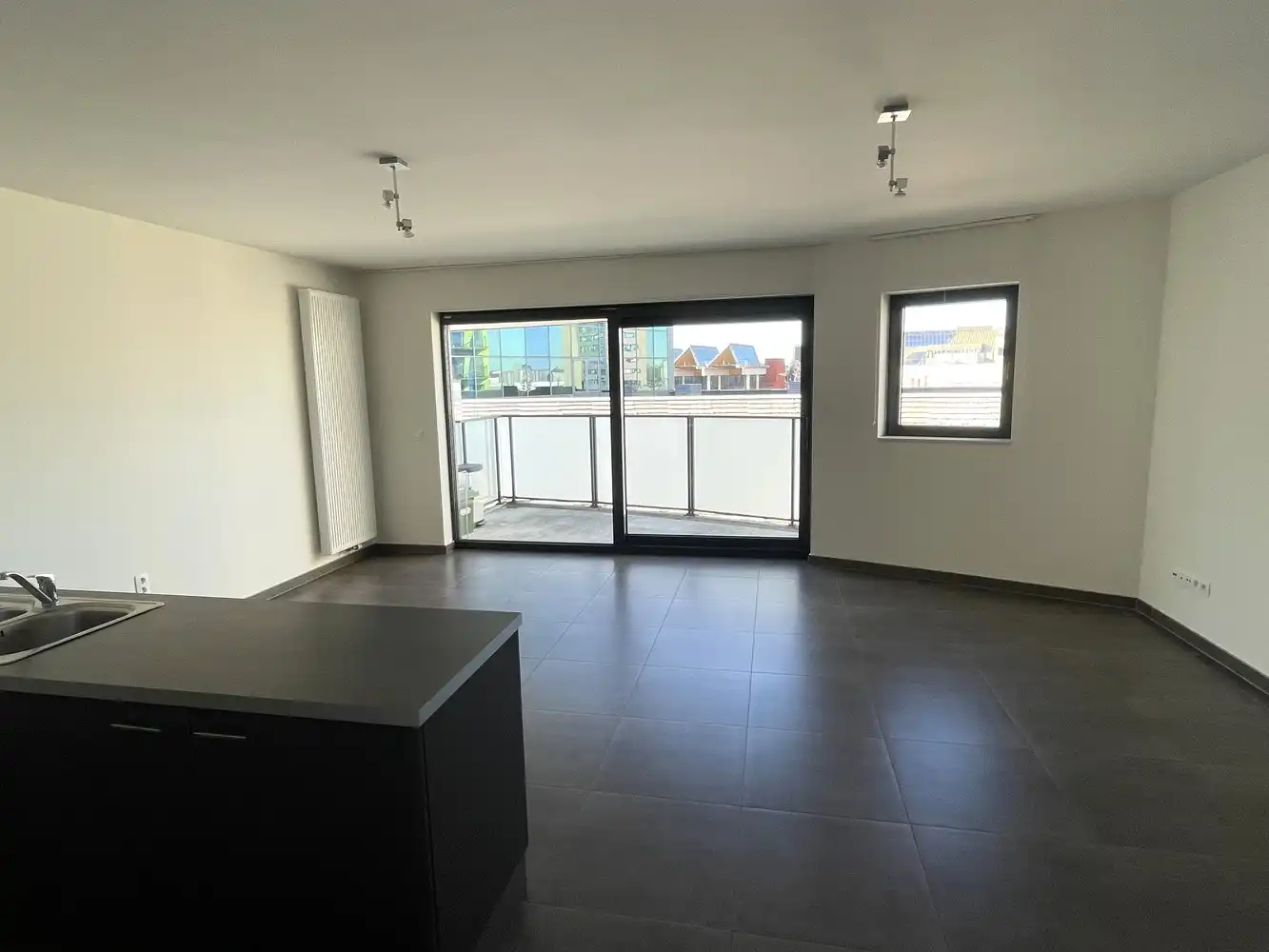 Welgelegen appartement met twee slaapkamers en autostaanplaats foto 2